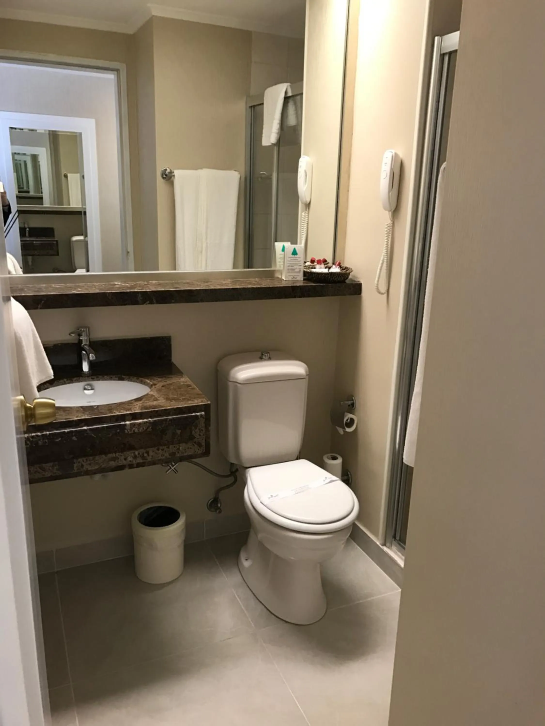 Toilet in Seres Hotel Old City