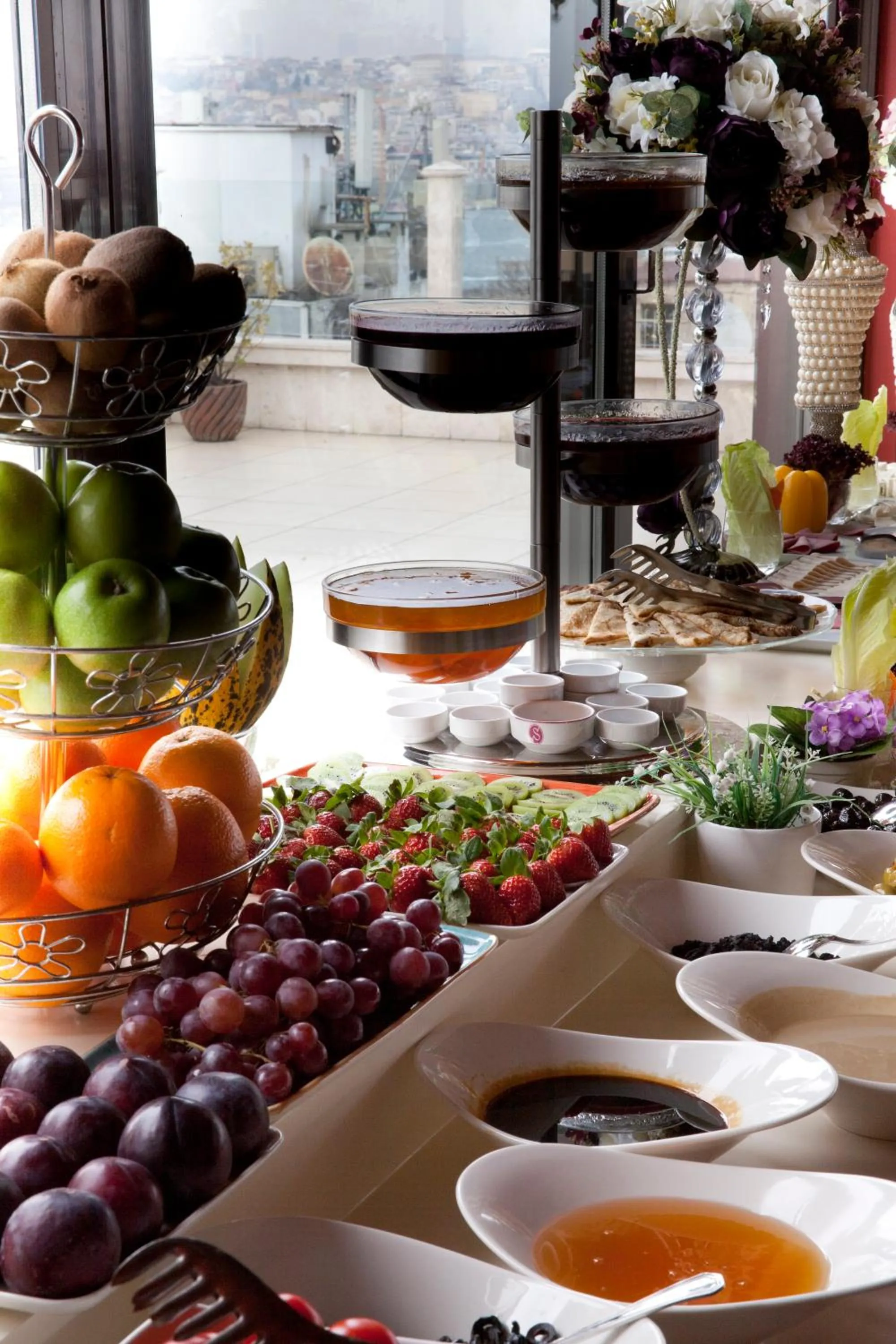 Buffet breakfast in Seres Hotel Old City