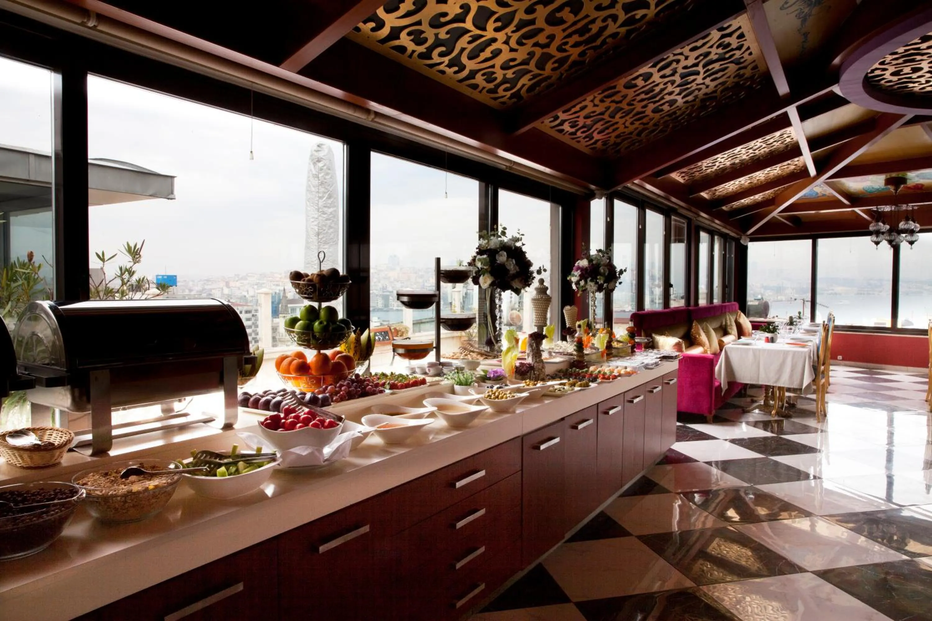 Restaurant/places to eat in Seres Hotel Old City