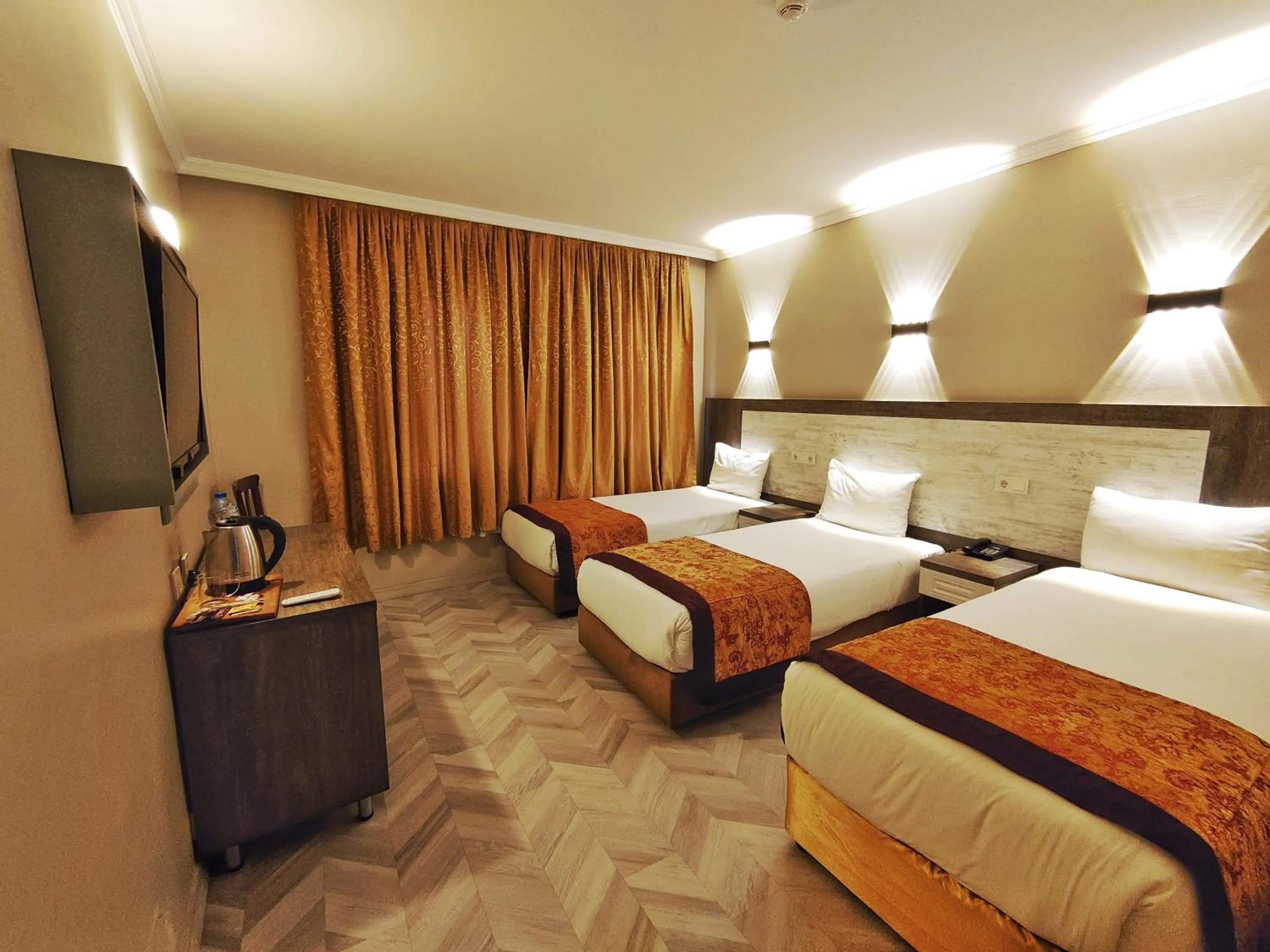 Bed in Orient Mintur Hotel