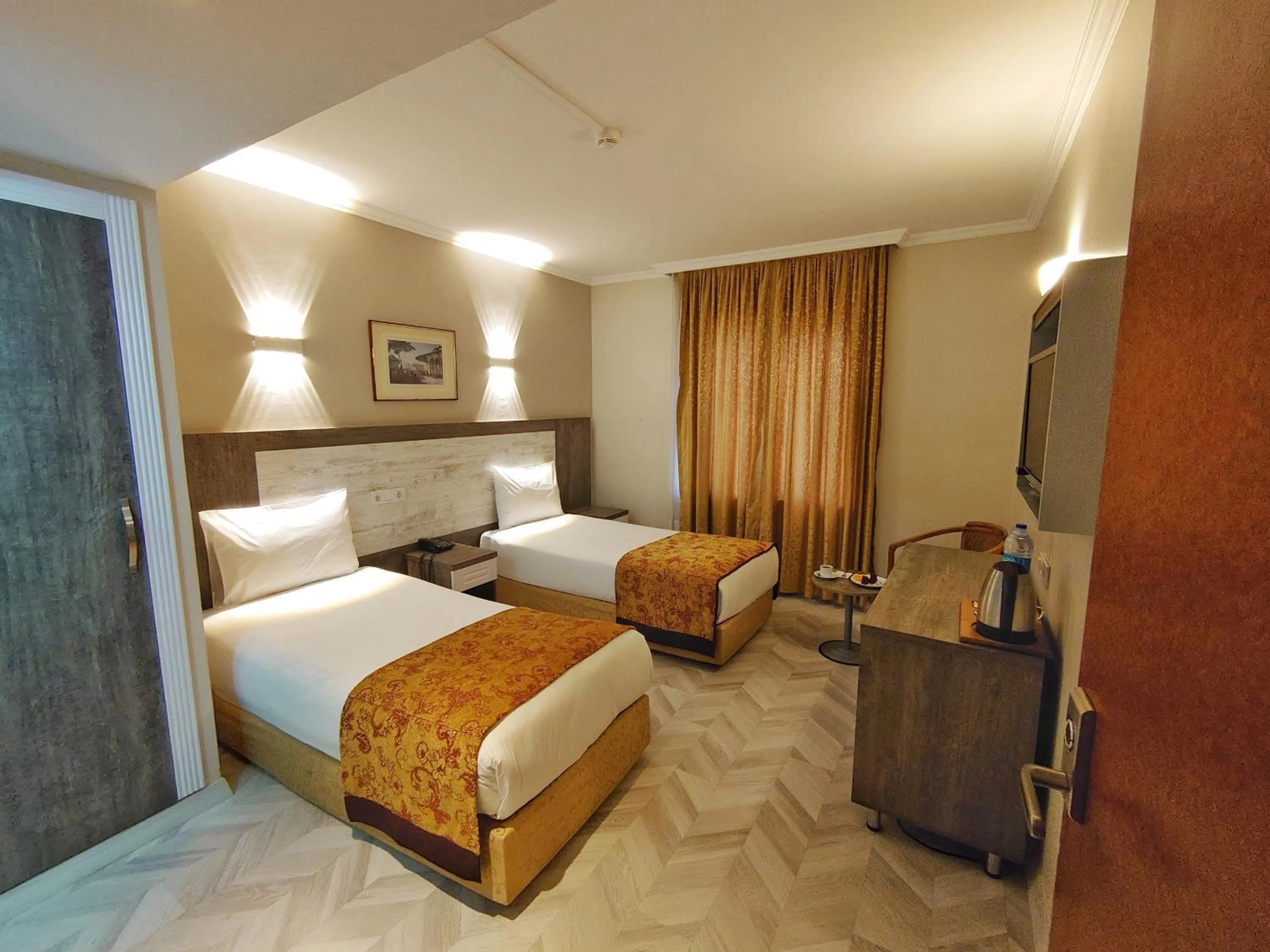 Bed in Orient Mintur Hotel