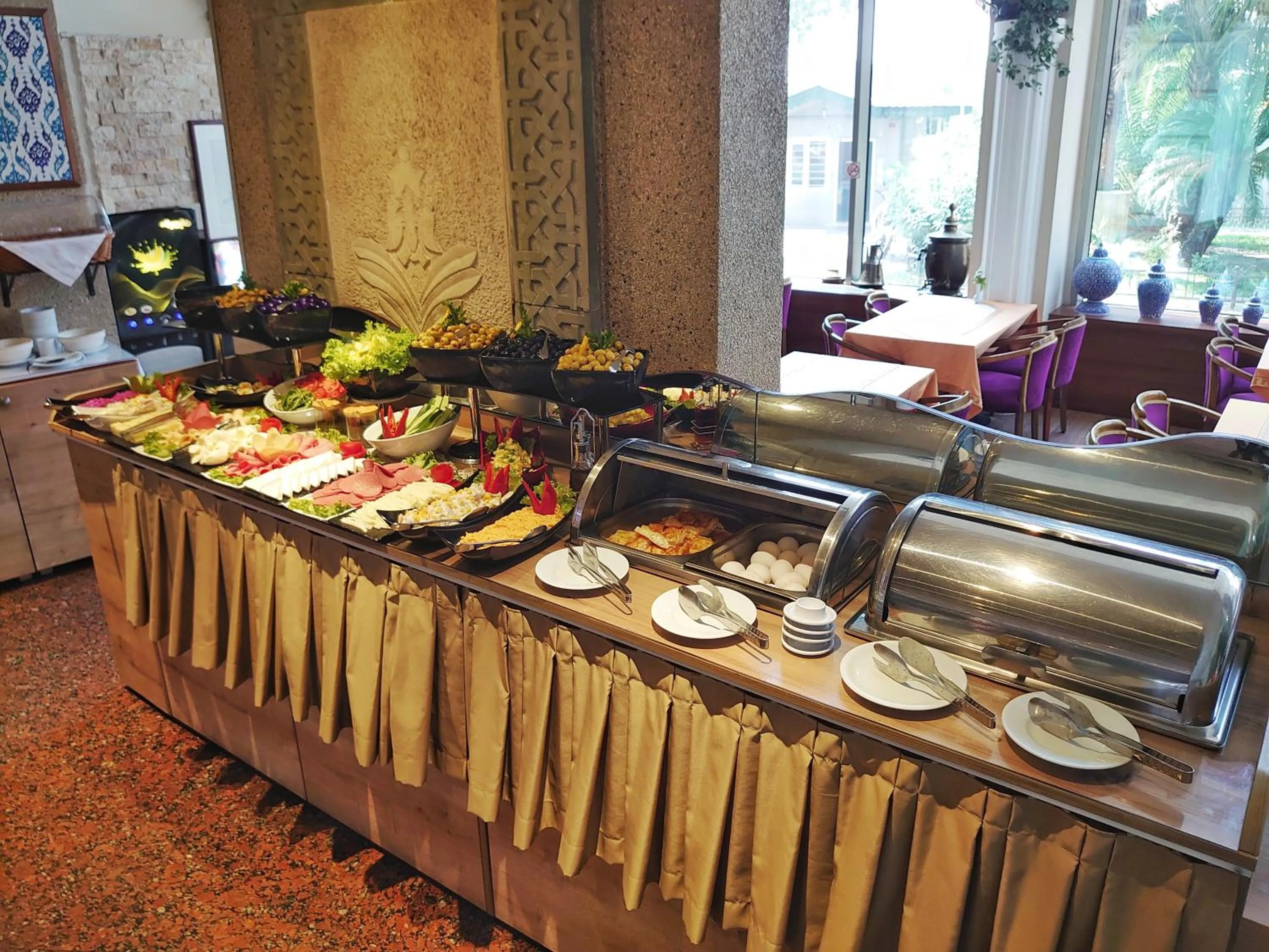 Restaurant/places to eat in Orient Mintur Hotel