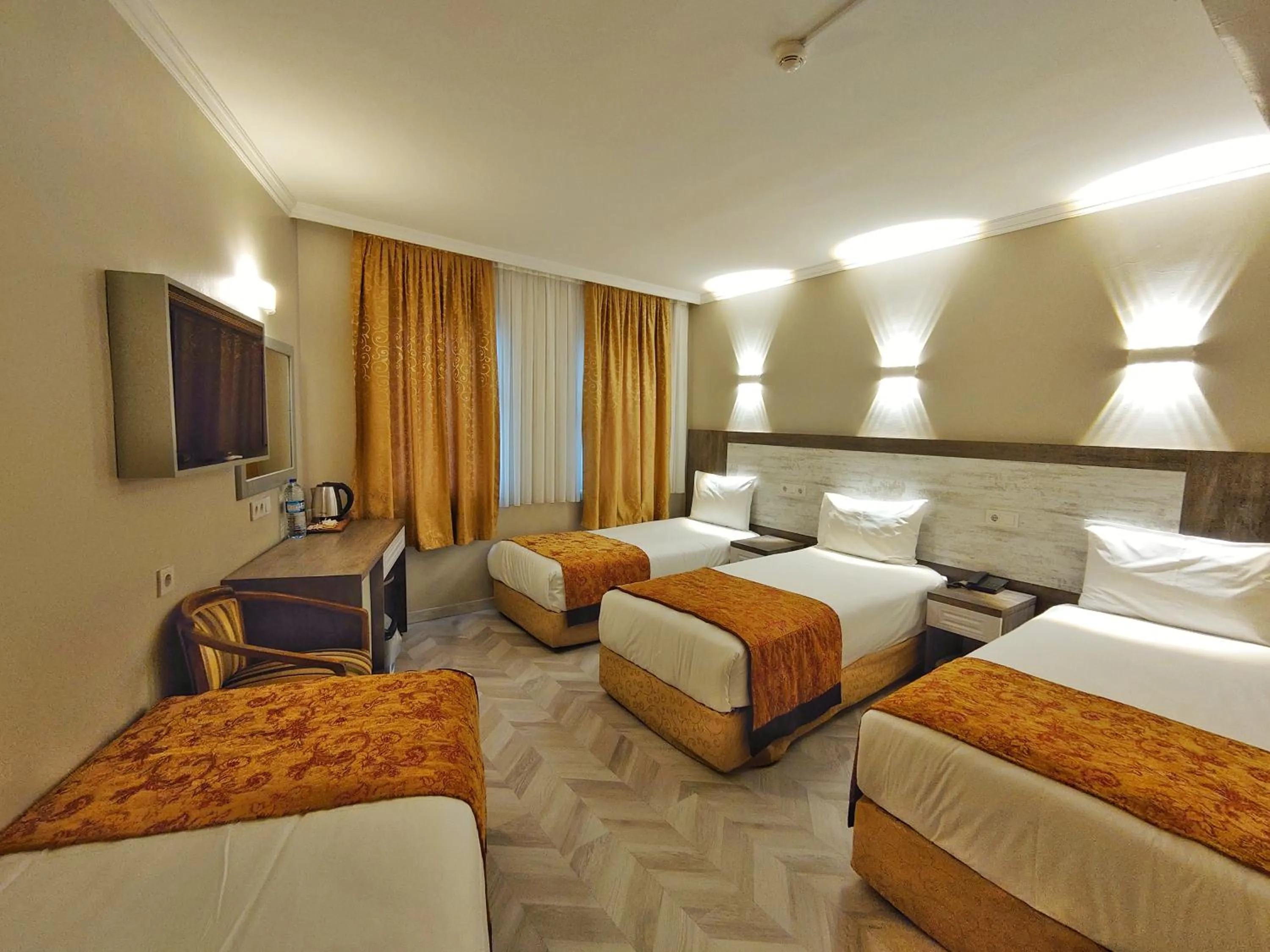 Bed in Orient Mintur Hotel