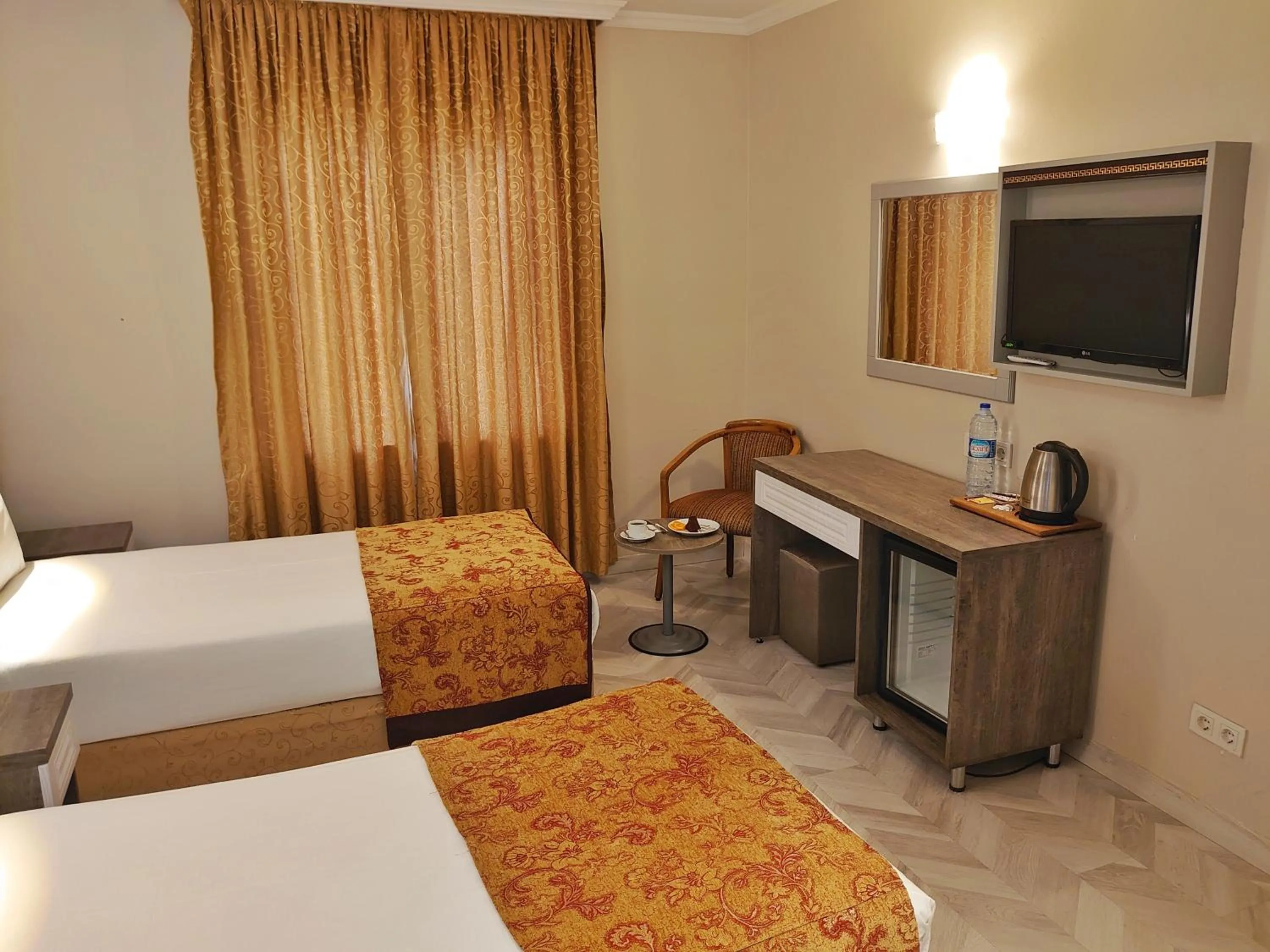 Bed in Orient Mintur Hotel