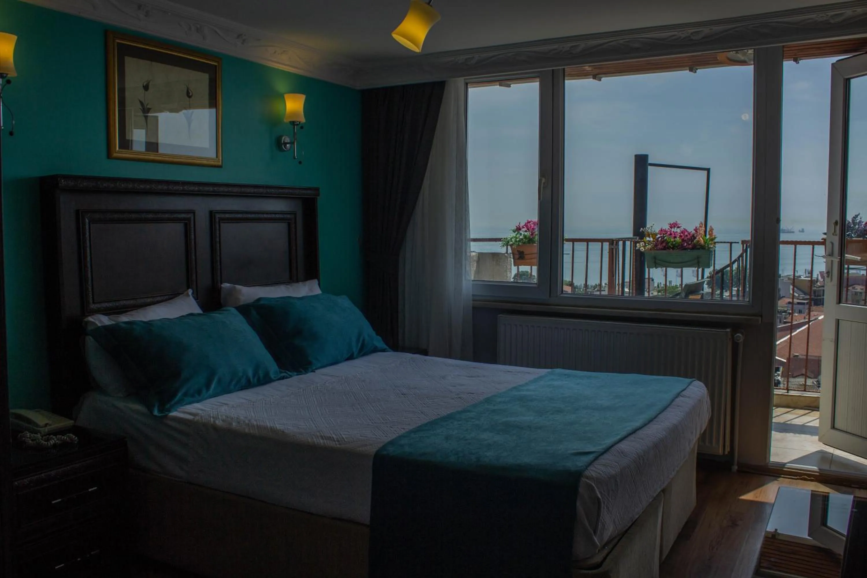Deluxe Double Room with Balcony in Hotel Tulip House