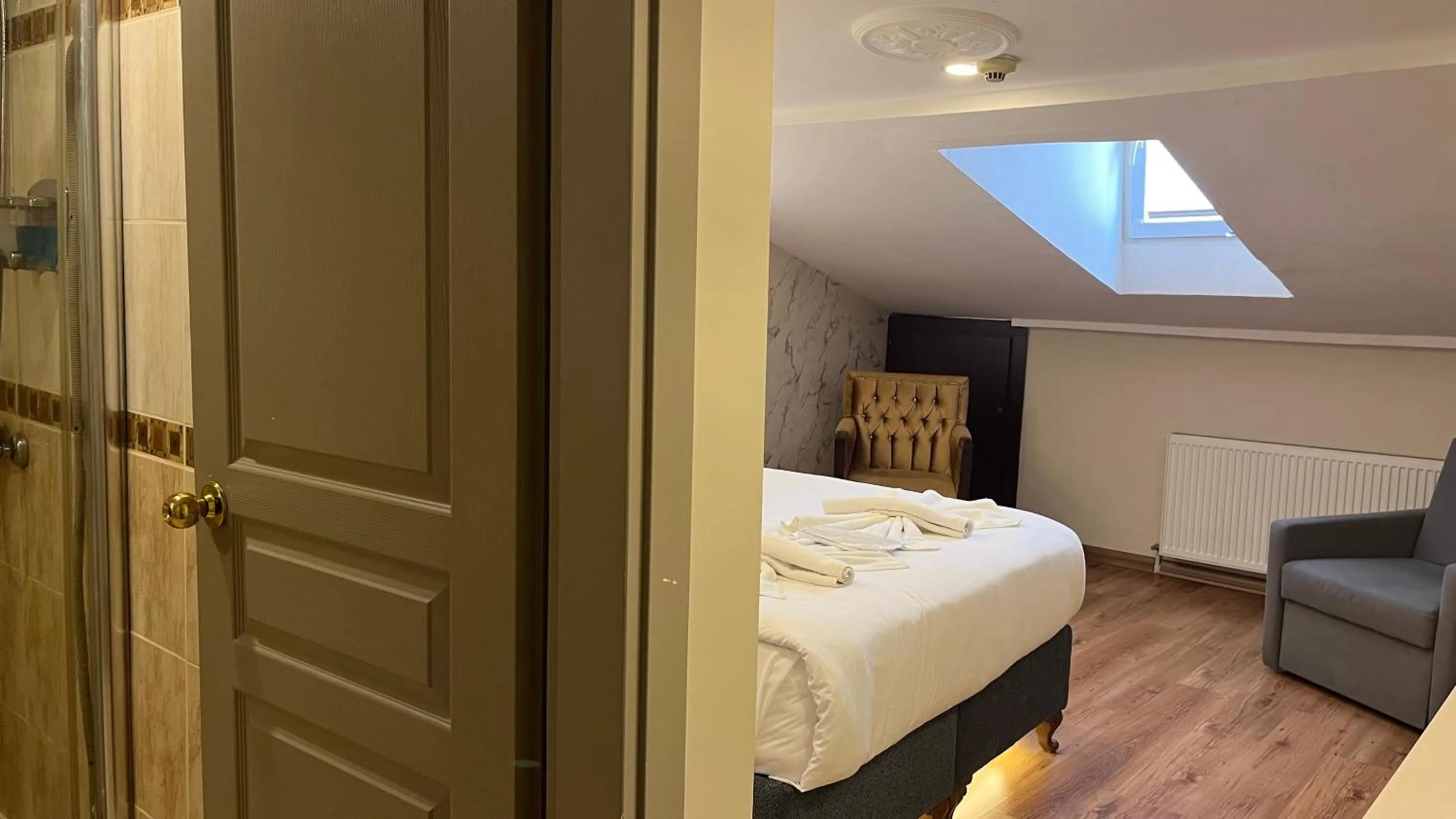 Bed in Hotel Tulip House