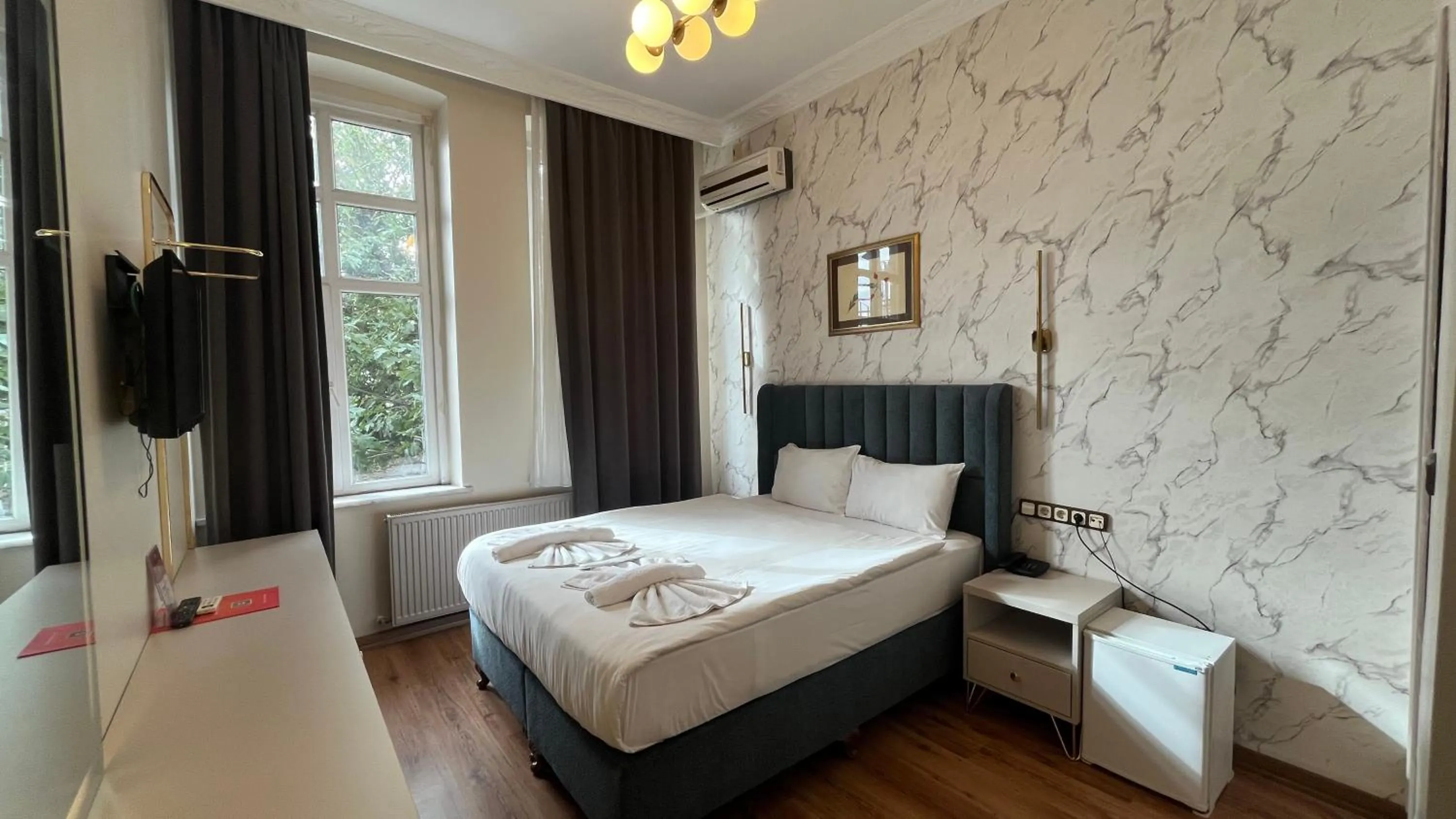 Bed in Hotel Tulip House