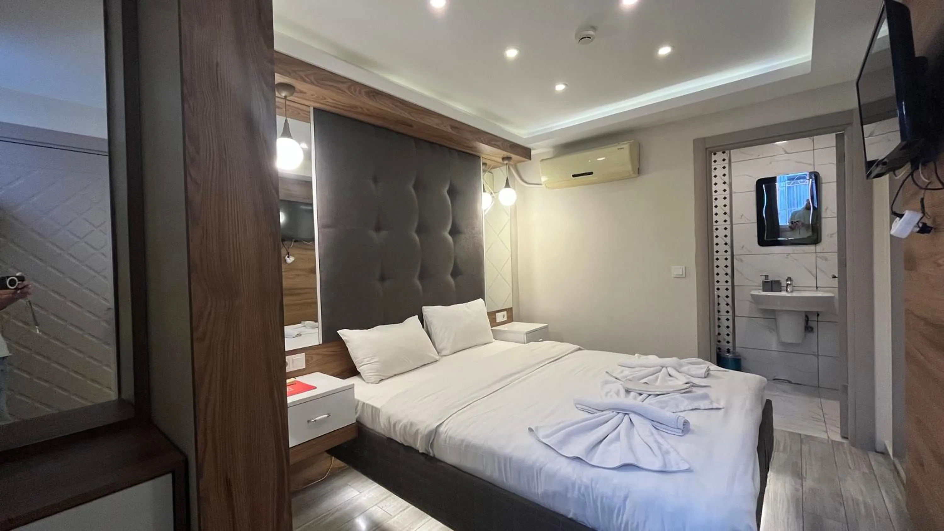 Bed in Hotel Tulip House