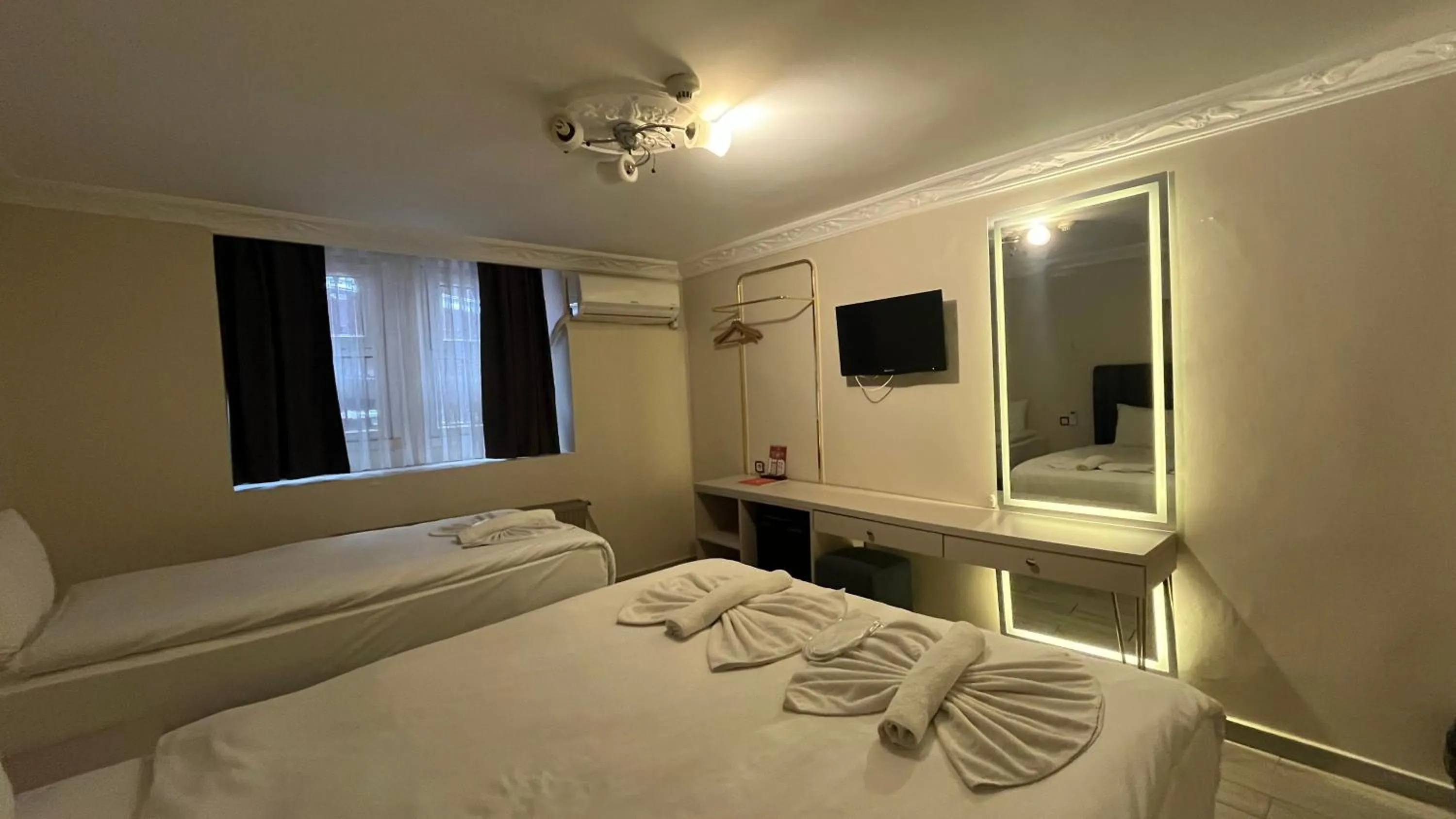 Bed in Hotel Tulip House