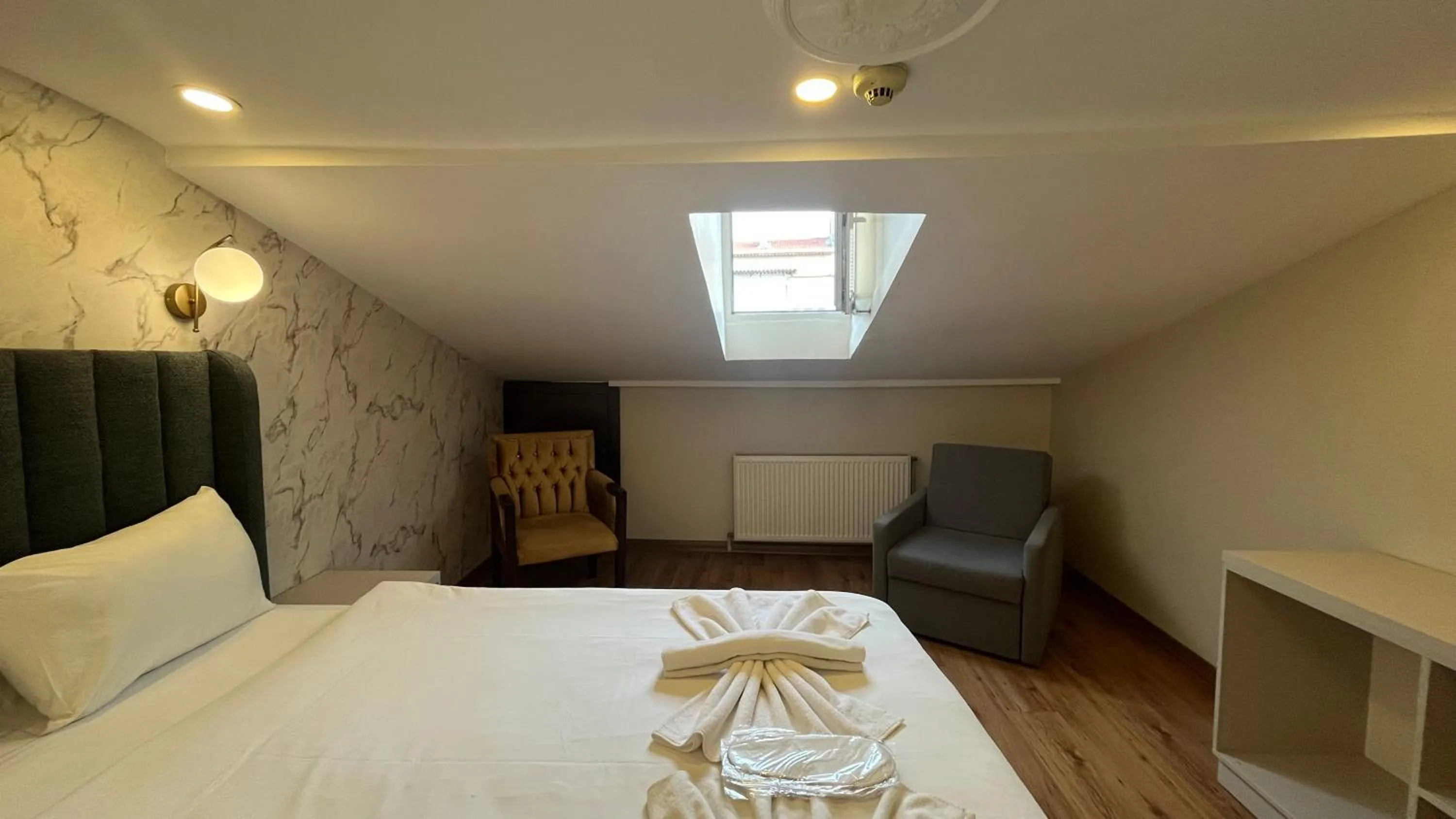 Bed in Hotel Tulip House