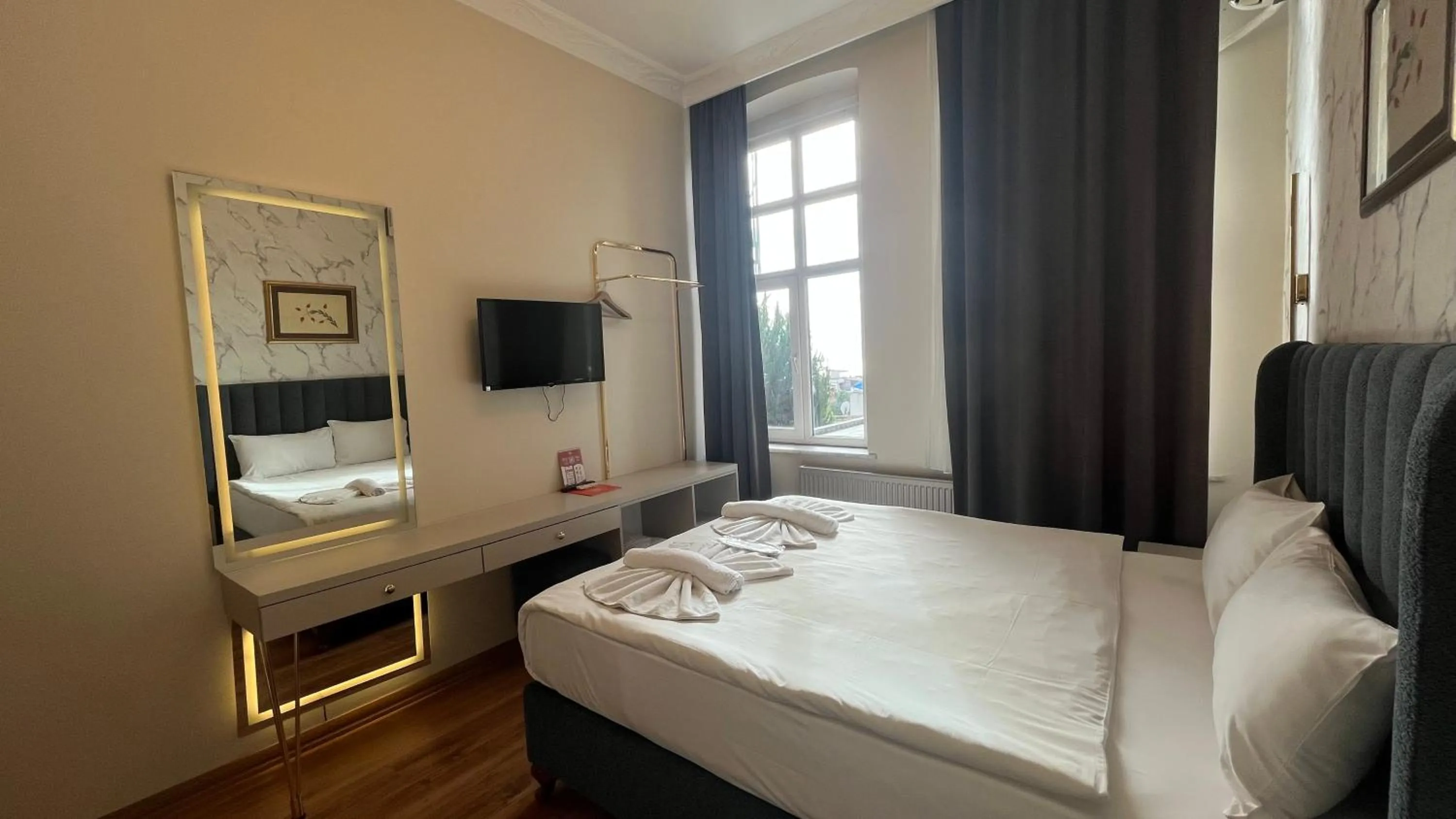 Bed in Hotel Tulip House