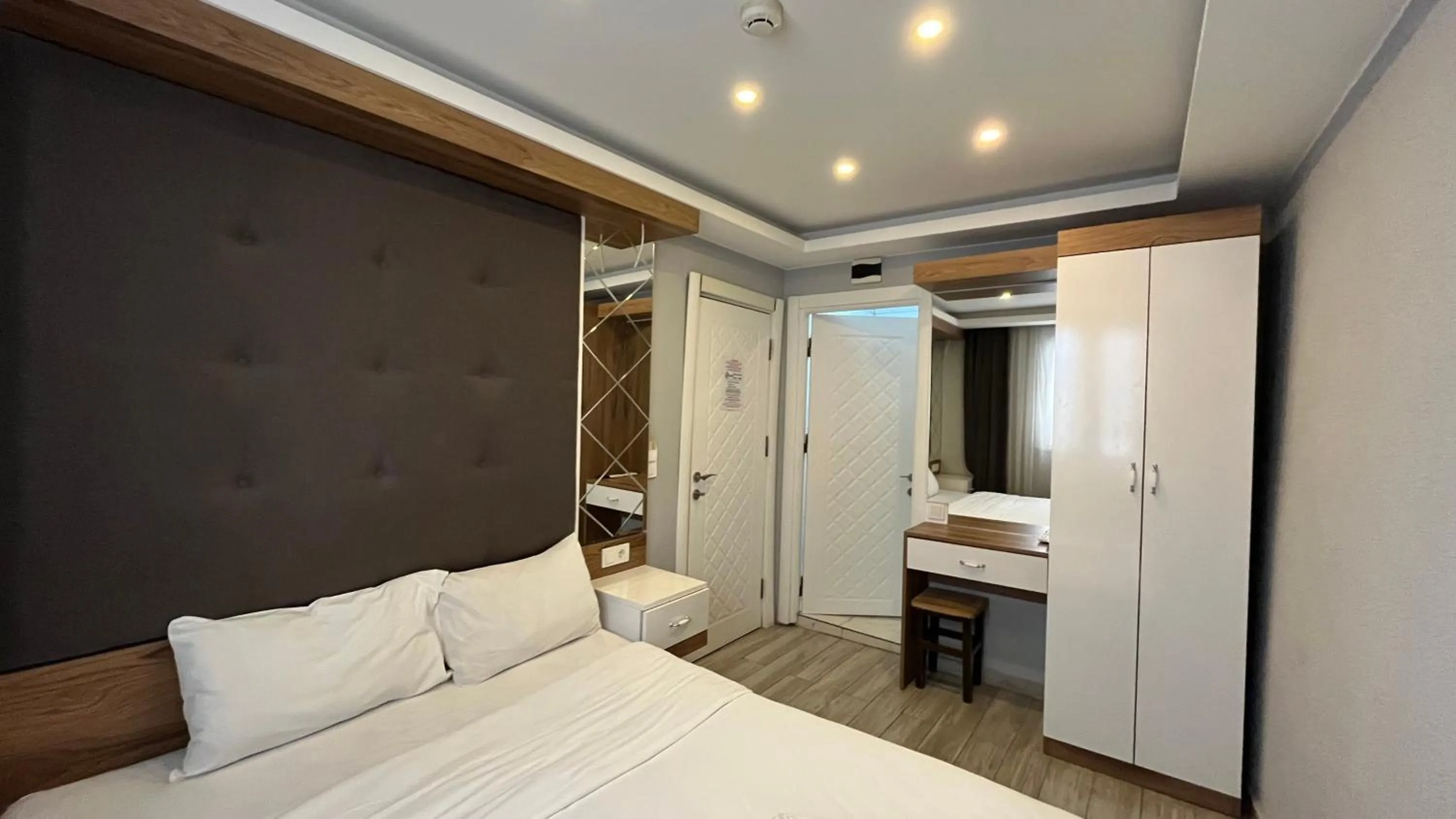 Bed in Hotel Tulip House