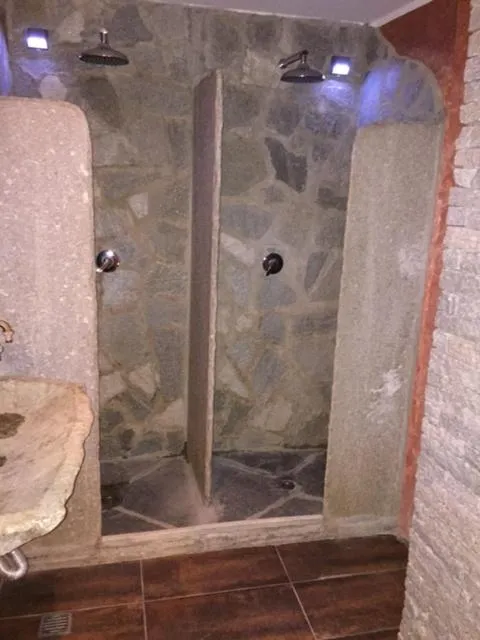 Shower in Hotel Sciatori