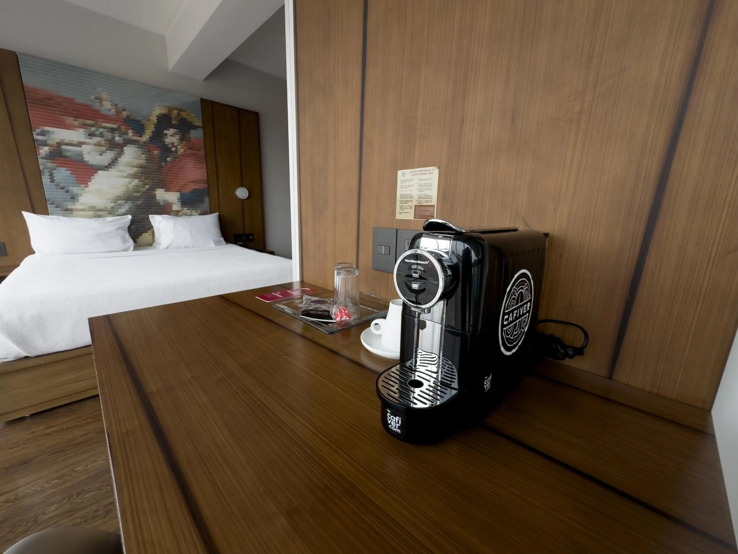 Coffee/tea facilities, Bed in Ikonik Hotel Puebla