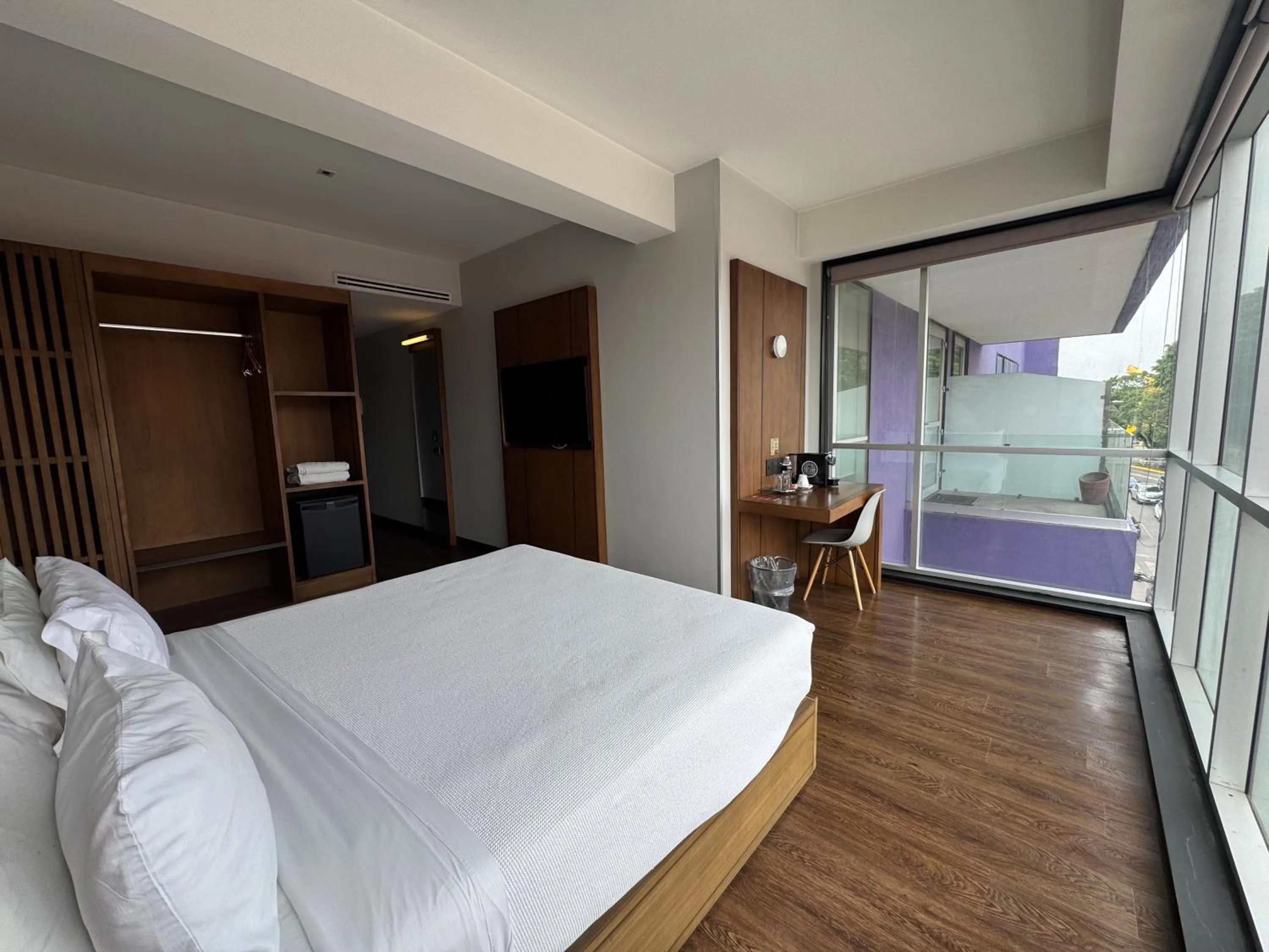 Photo of the whole room, Bed in Ikonik Hotel Puebla