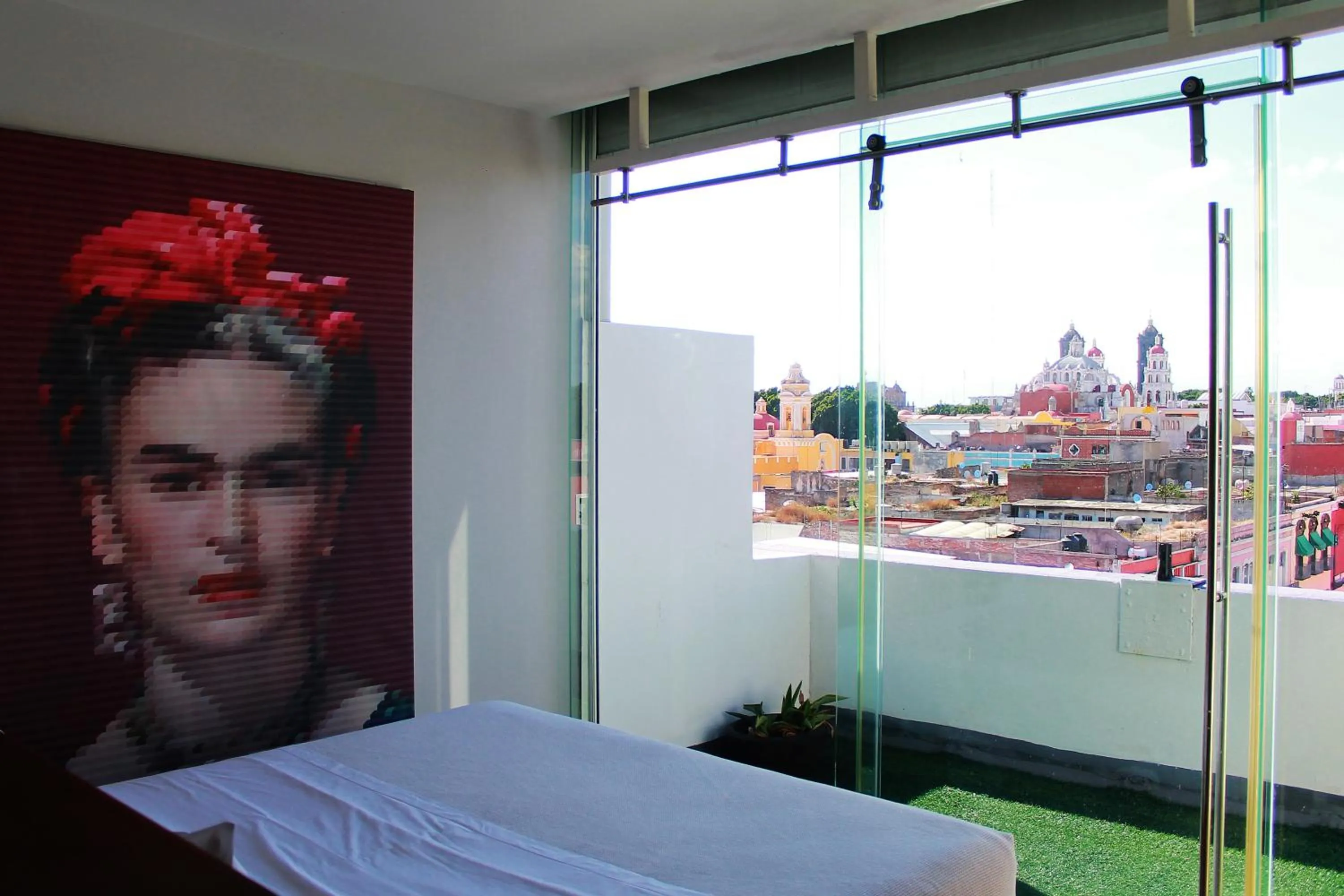 Photo of the whole room, Bed in Ikonik Hotel Puebla