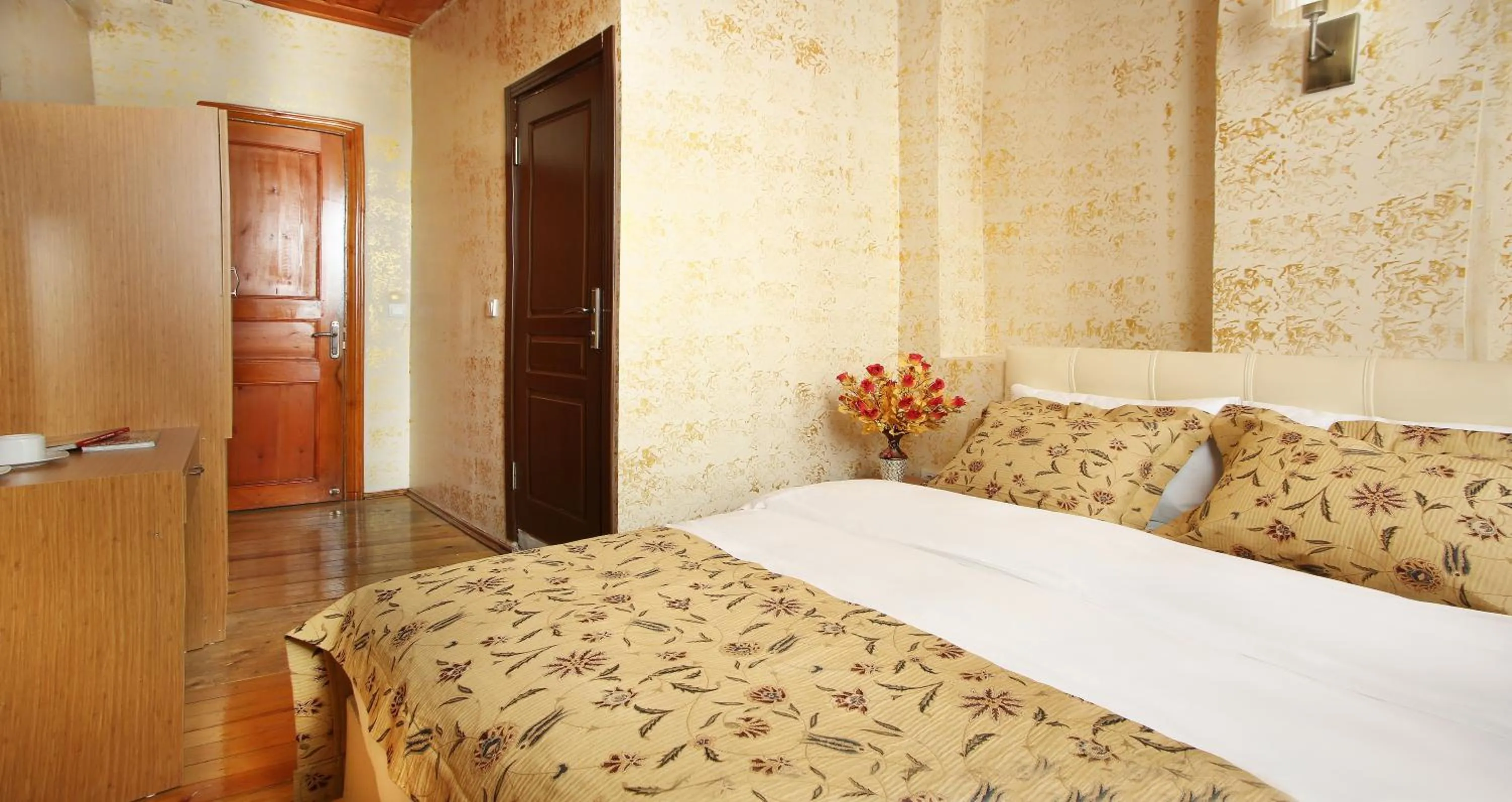 Logo/Certificate/Sign, Bed in Theodian Hotel