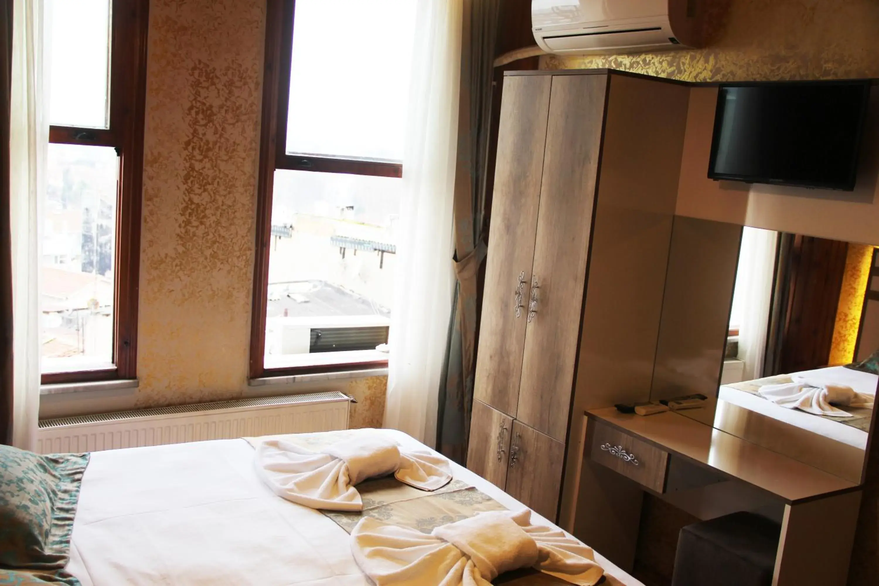 People, Bed in Theodian Hotel People, Bed in Theodian Hotel