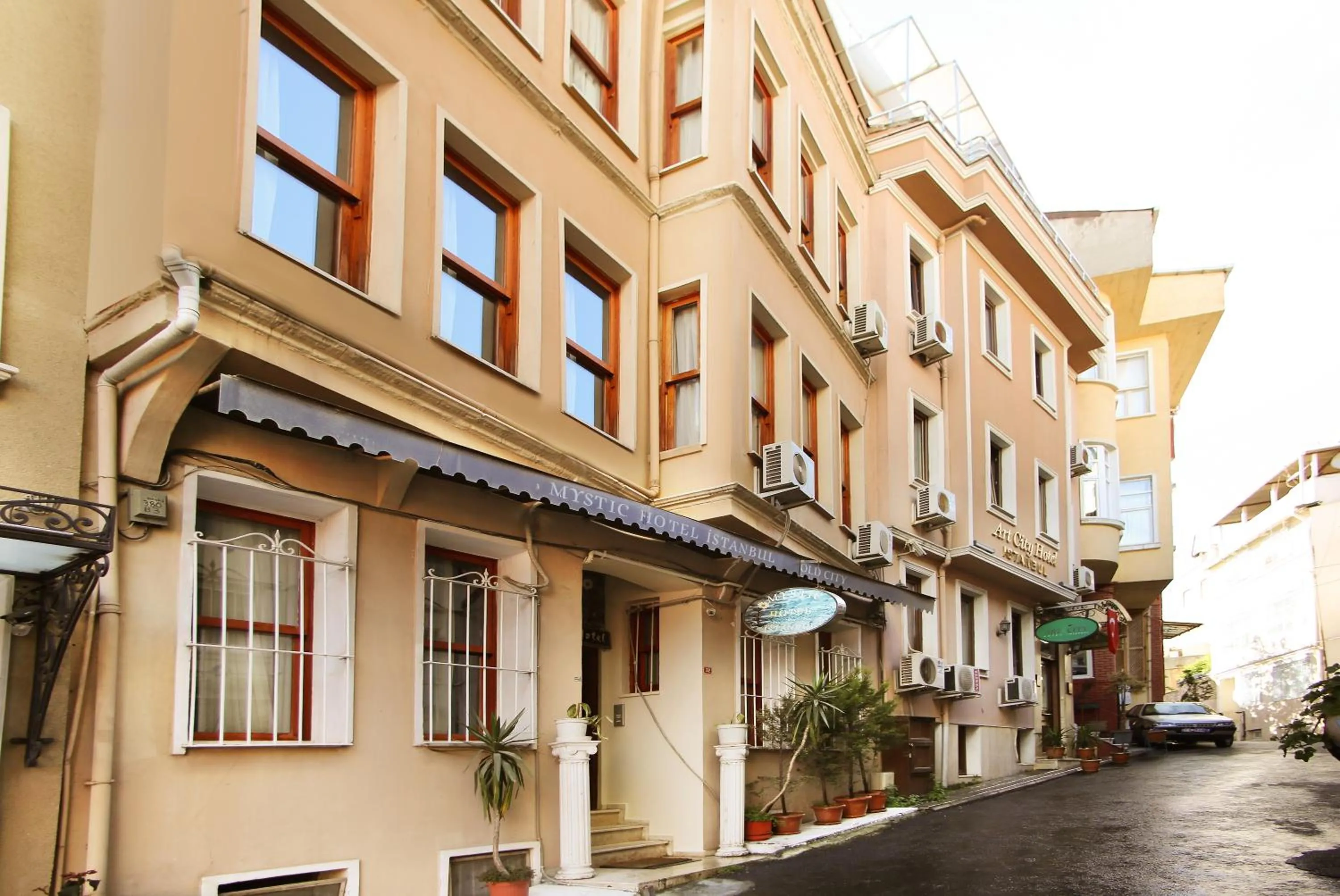 Facade/entrance in Theodian Hotel