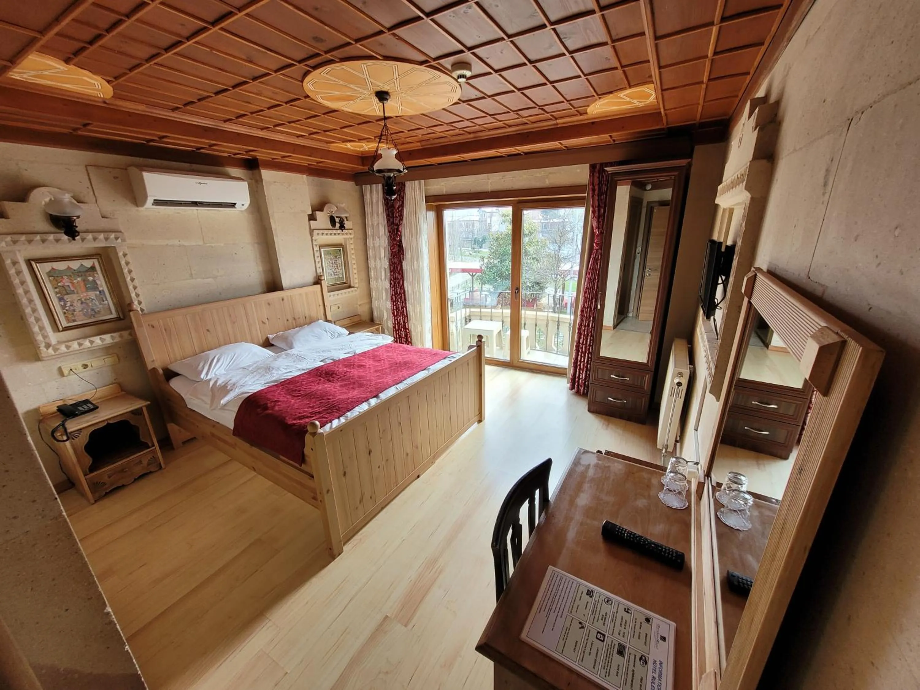 Photo of the whole room, Bed in Saruhan Hotel