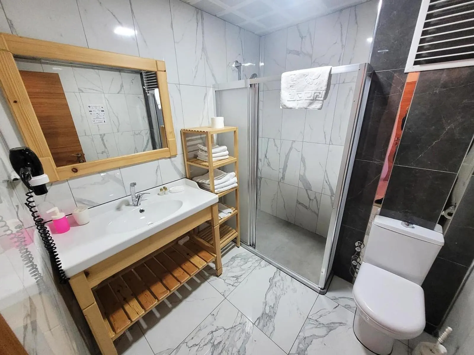 Bathroom in Saruhan Hotel