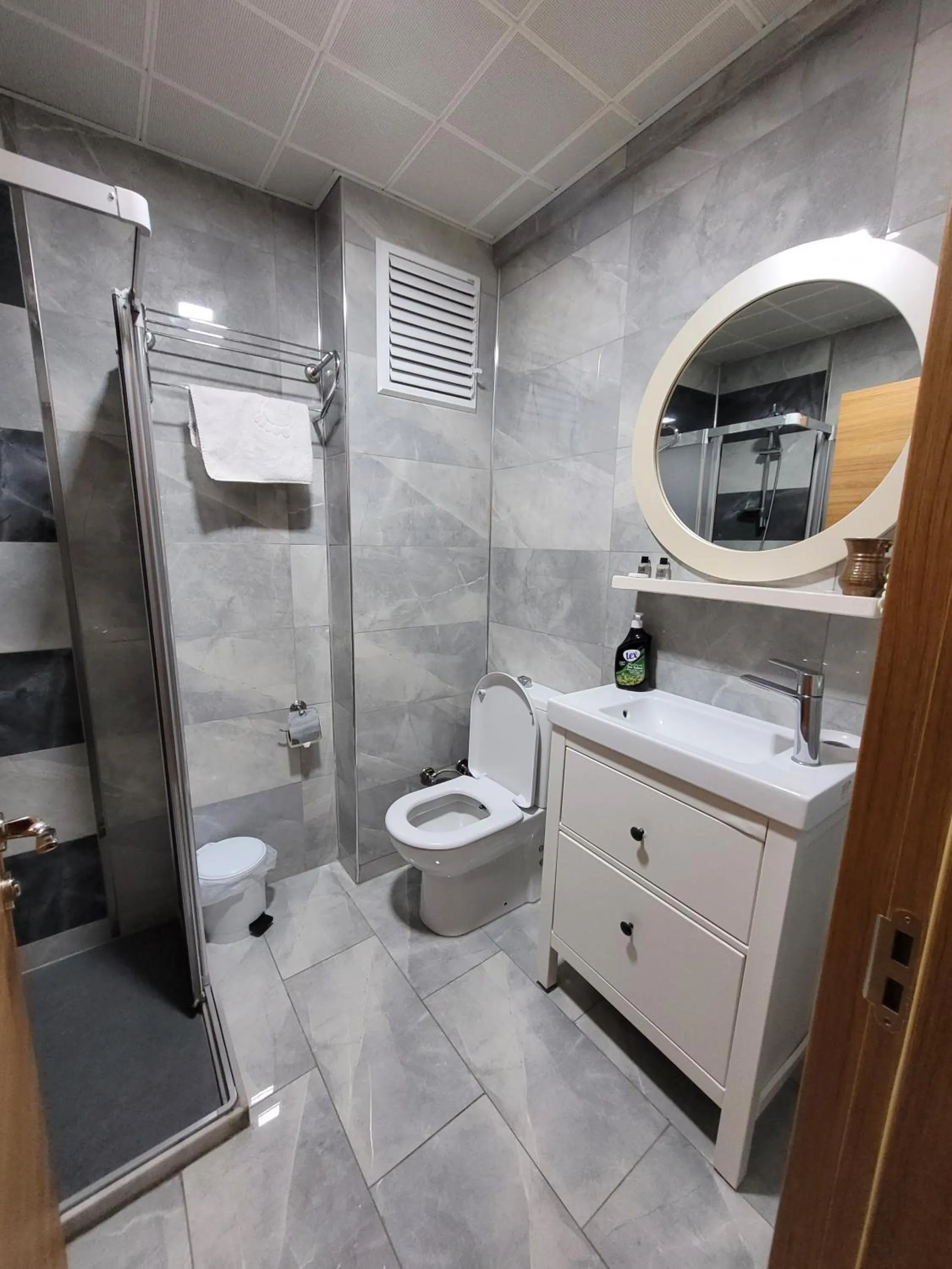 Shower in Saruhan Hotel