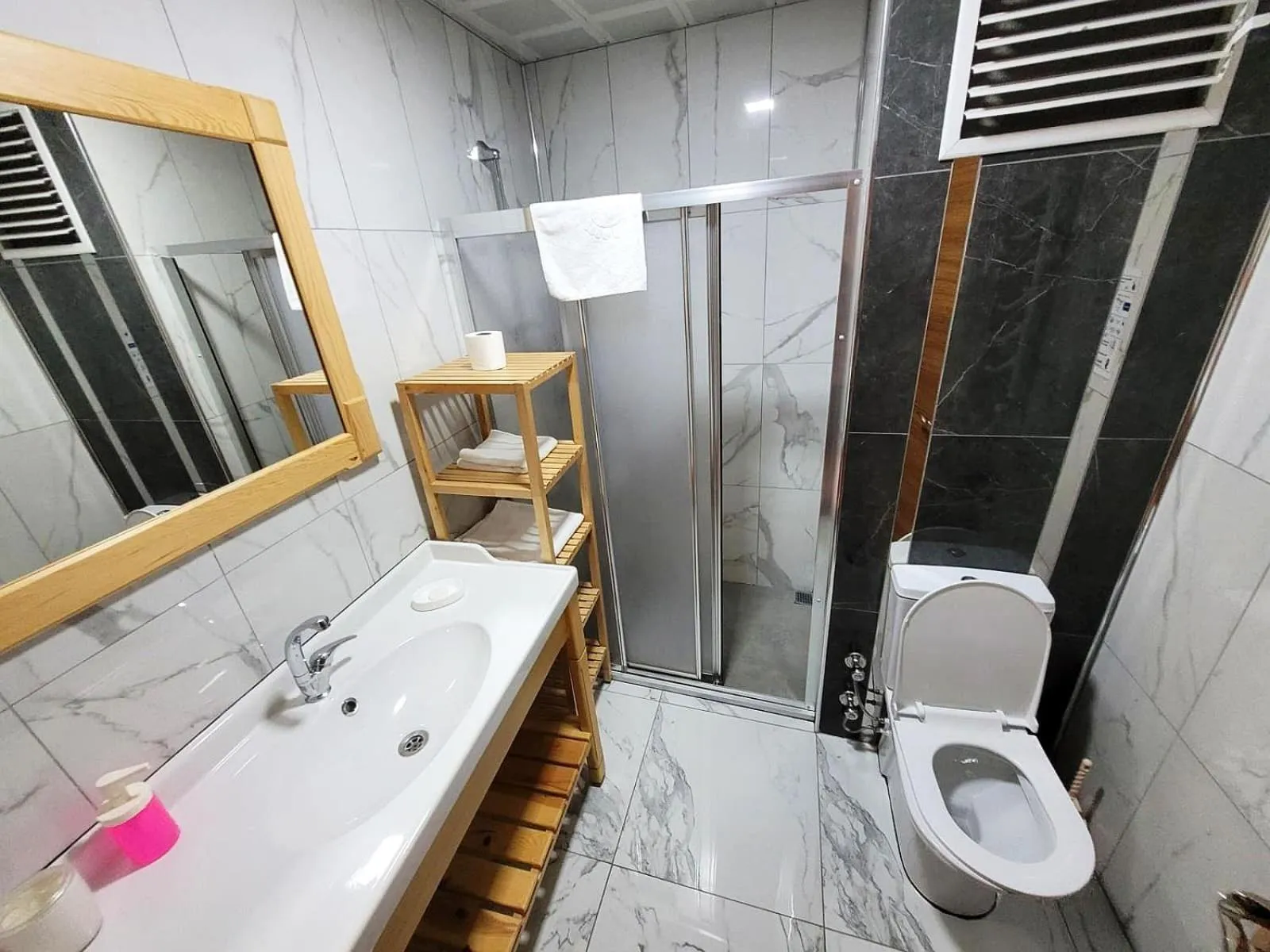 Bathroom in Saruhan Hotel