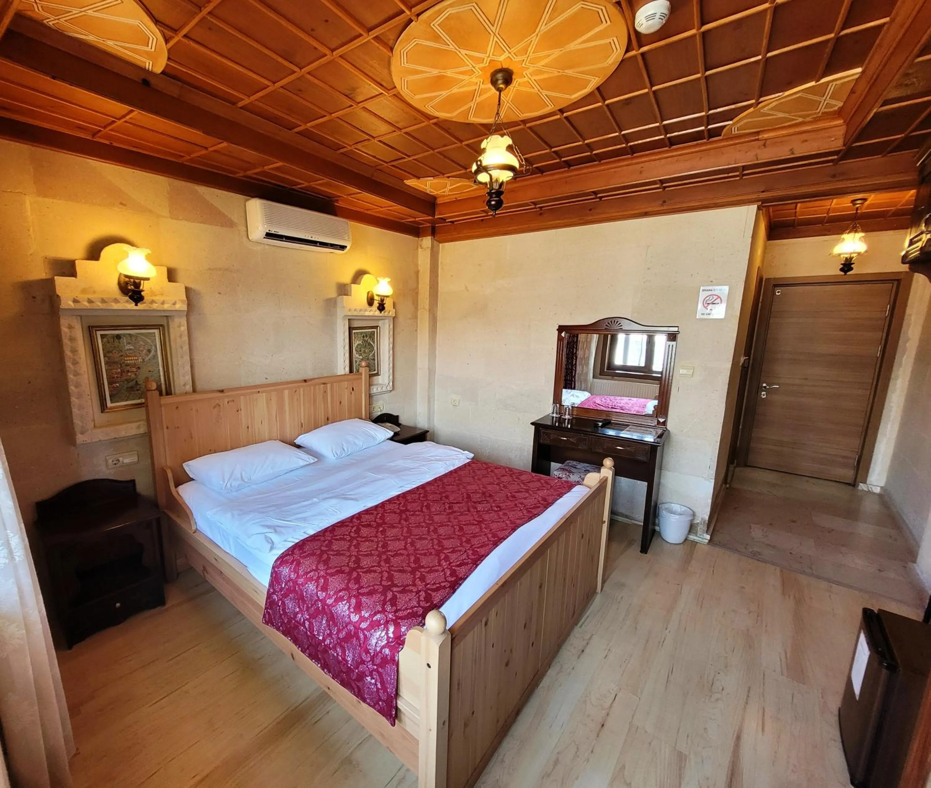 Bedroom, Bed in Saruhan Hotel