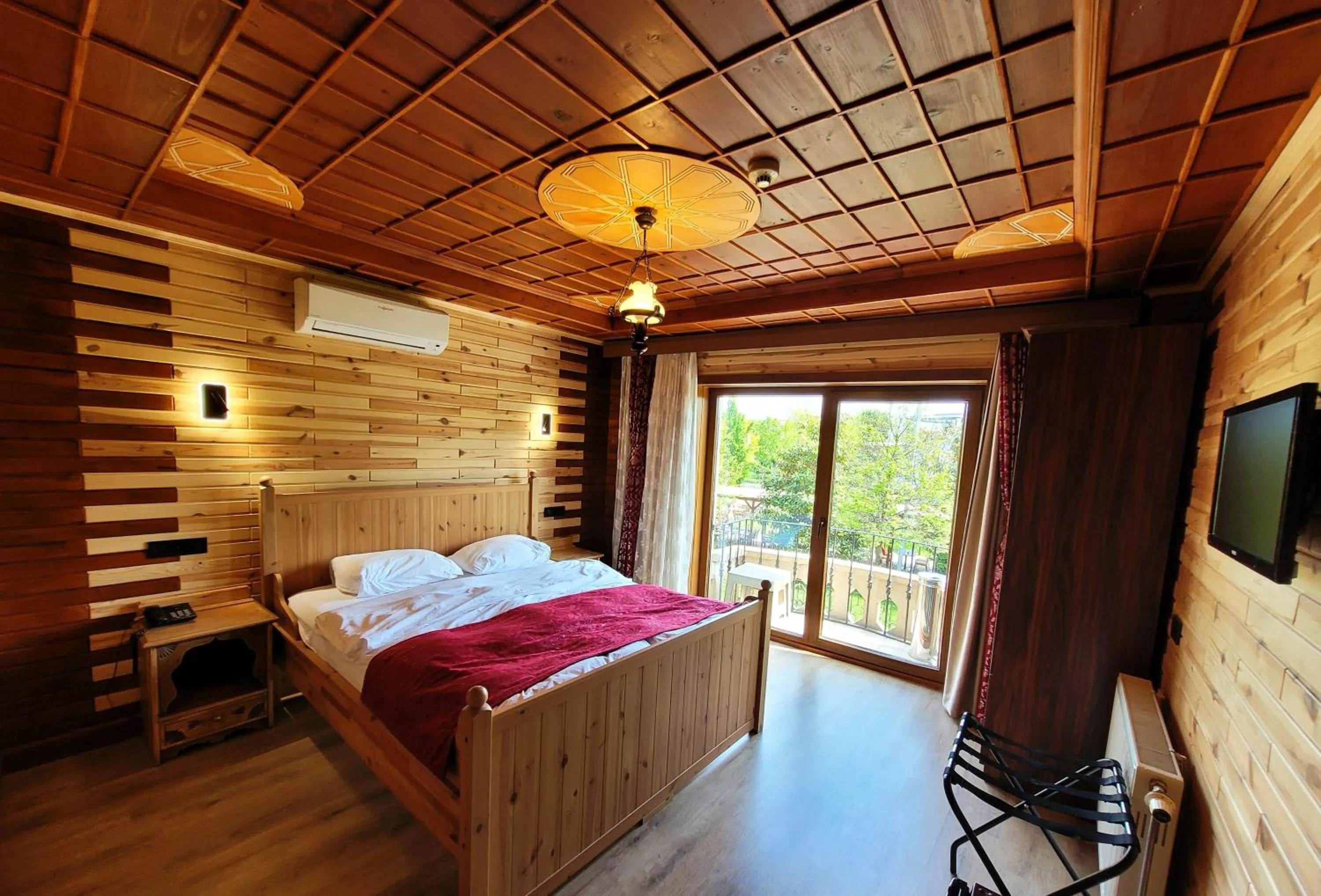 Photo of the whole room, Bed in Saruhan Hotel