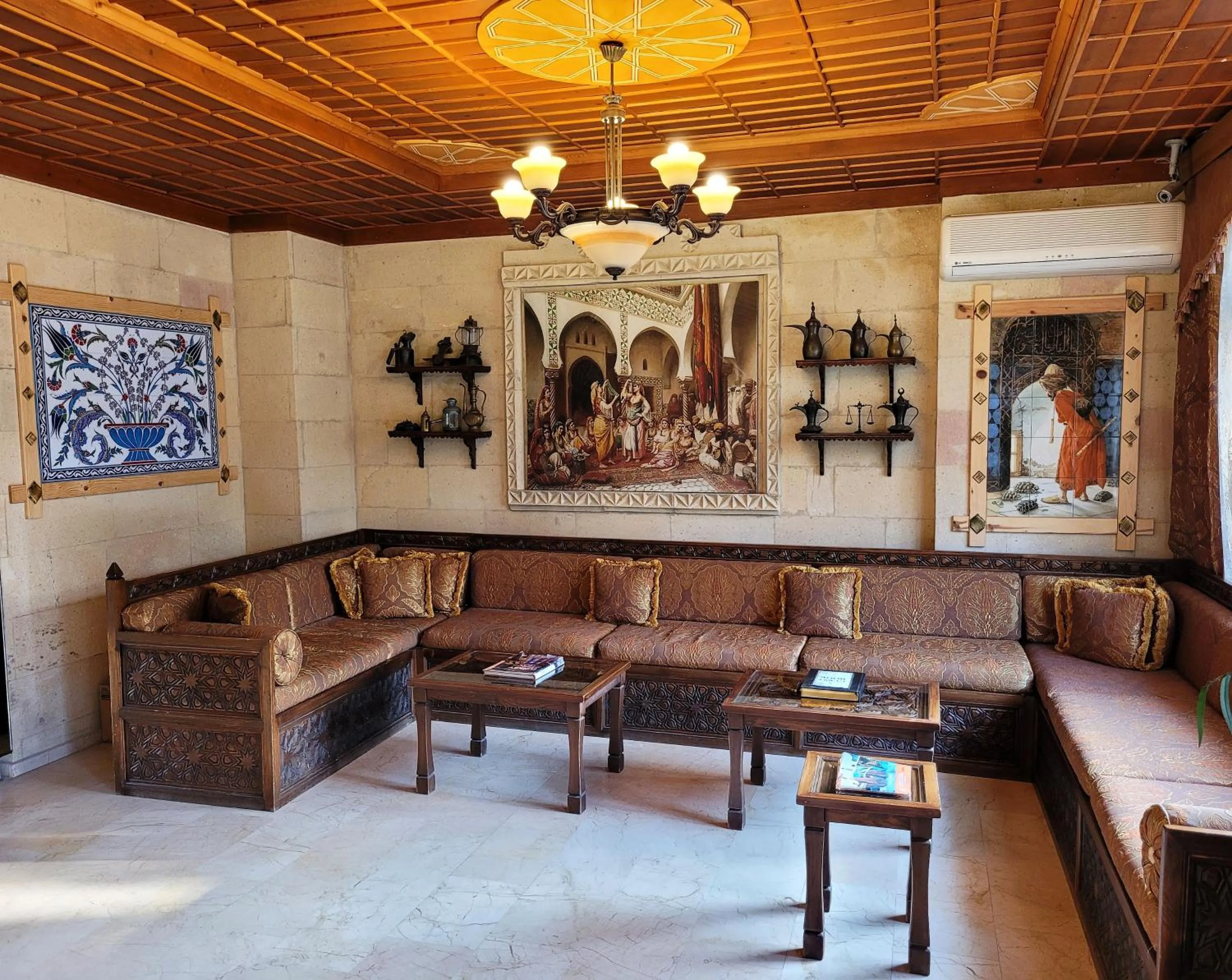 Lobby or reception in Saruhan Hotel