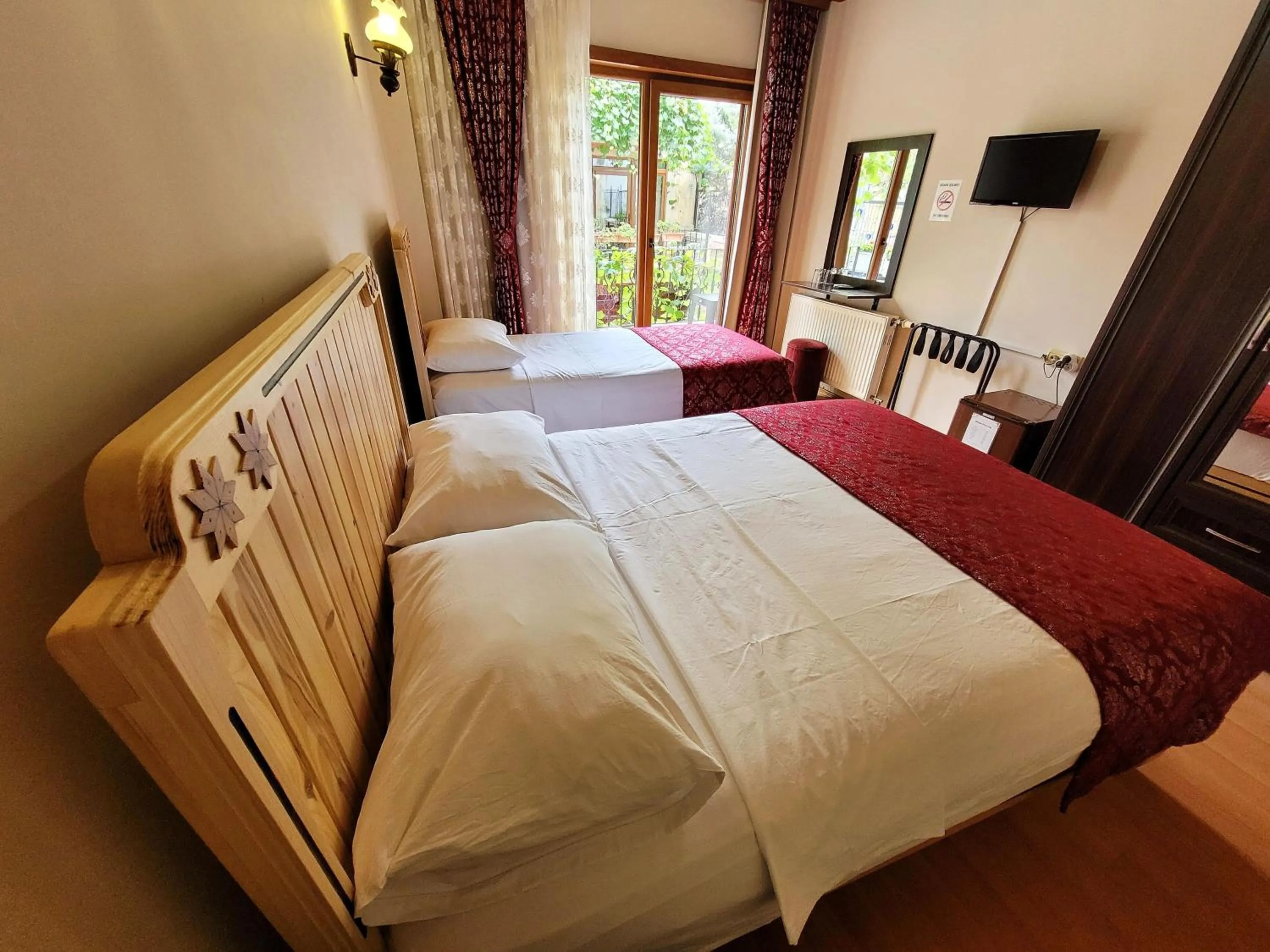 Bedroom, Bed in Saruhan Hotel