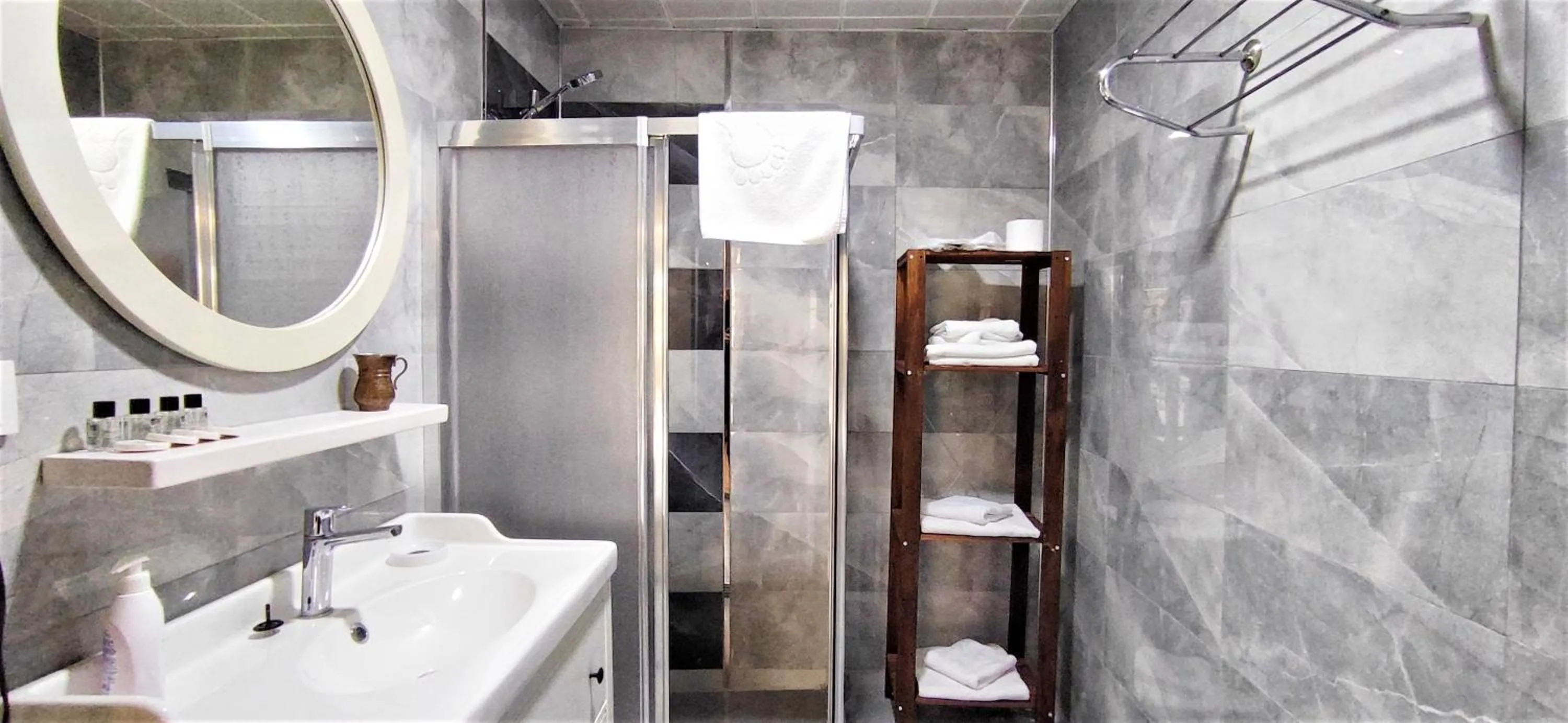 Shower in Saruhan Hotel