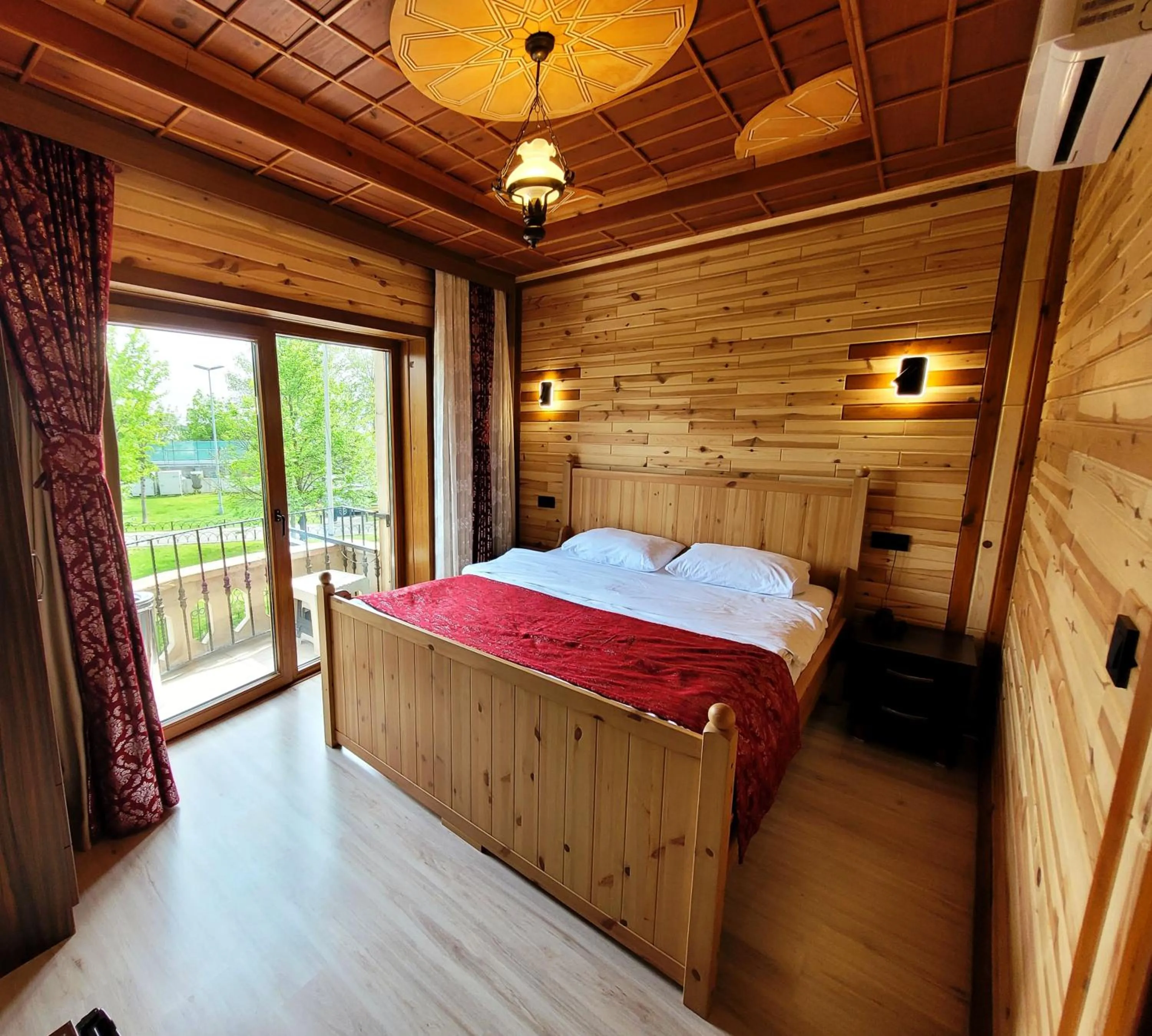 Photo of the whole room, Bed in Saruhan Hotel