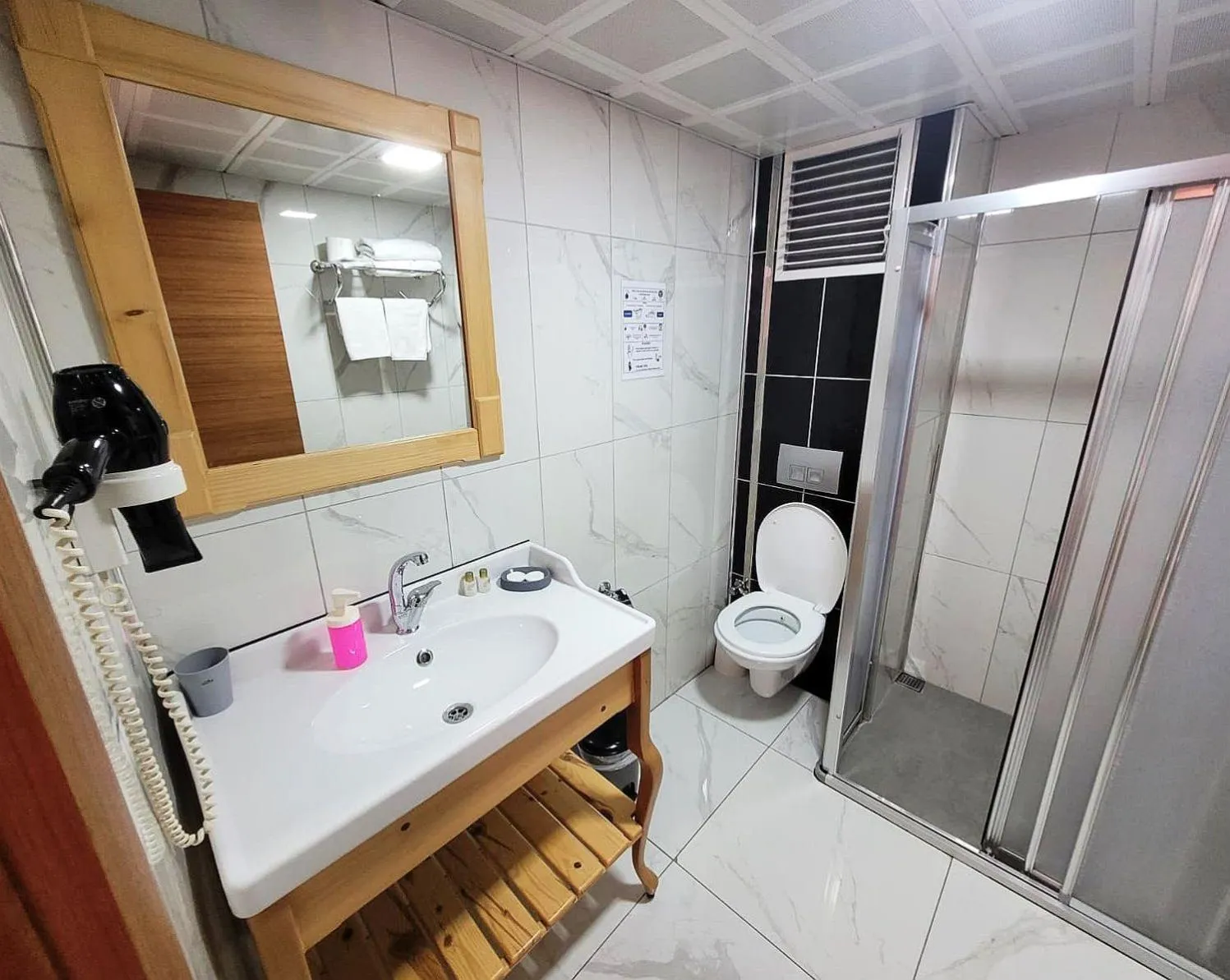Bathroom in Saruhan Hotel