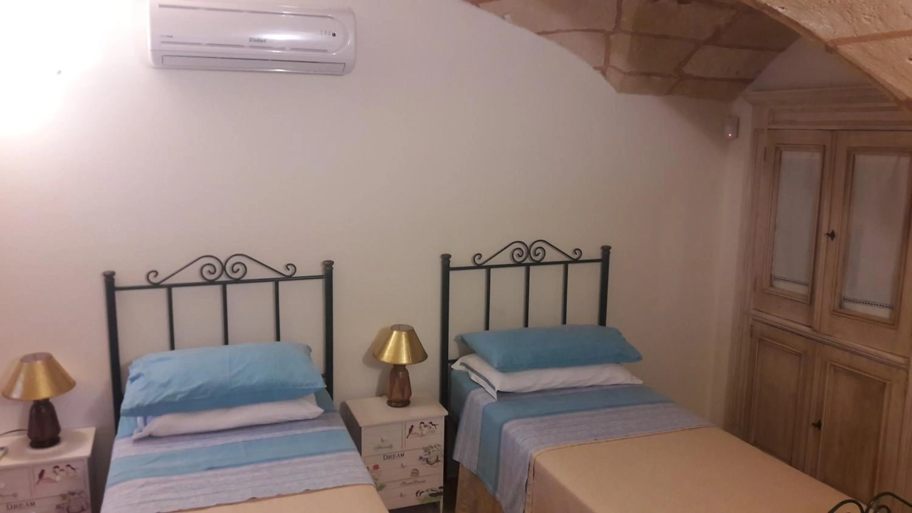 Photo of the whole room, Bed in Palazzo Mellacqua