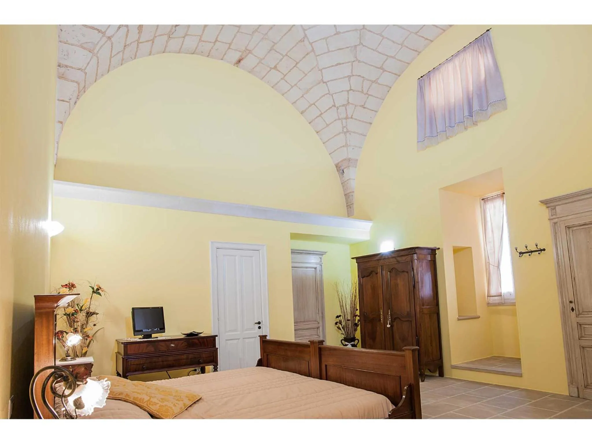 Photo of the whole room in Palazzo Mellacqua