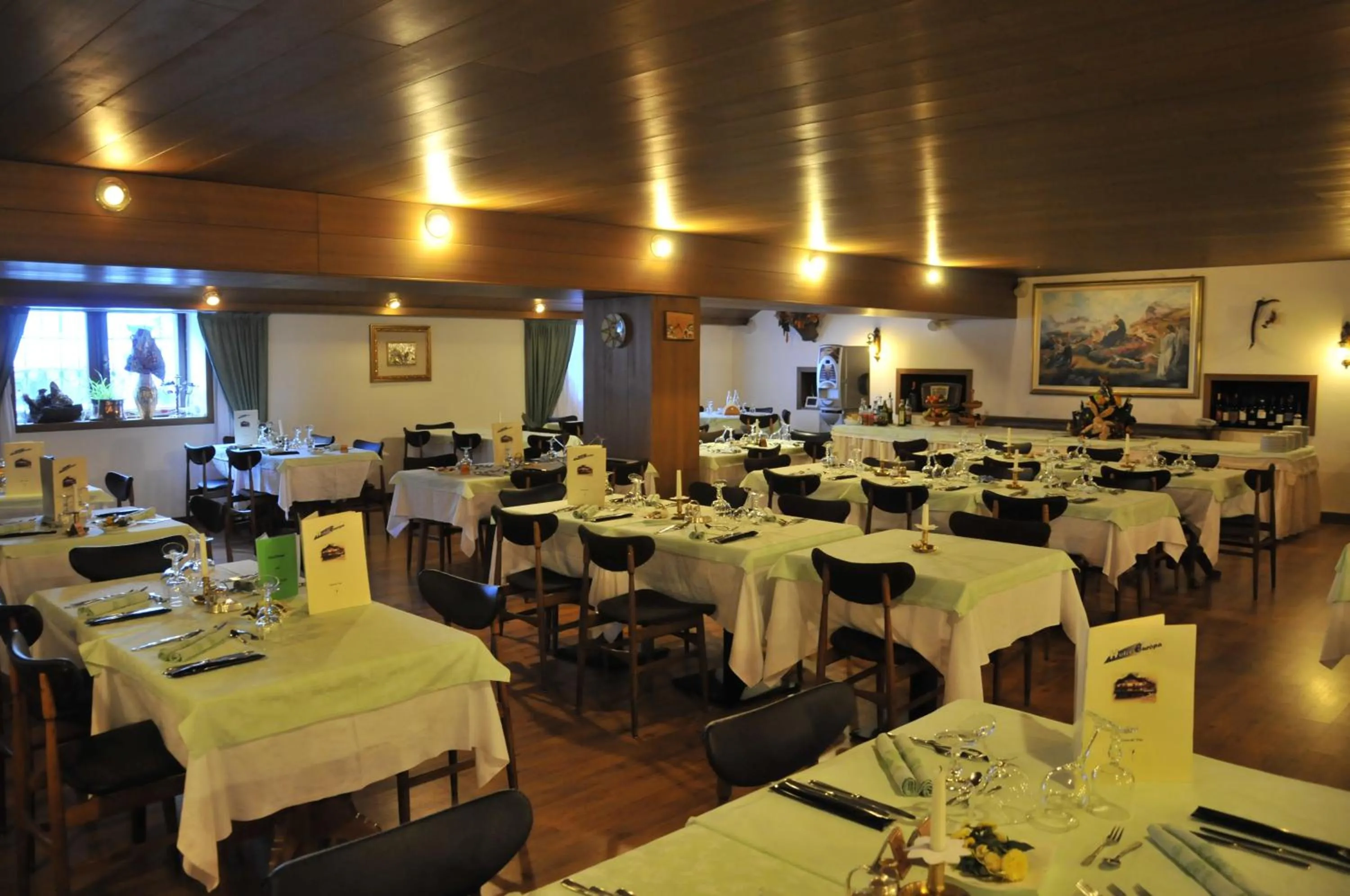 Restaurant/places to eat in Hotel Europa
