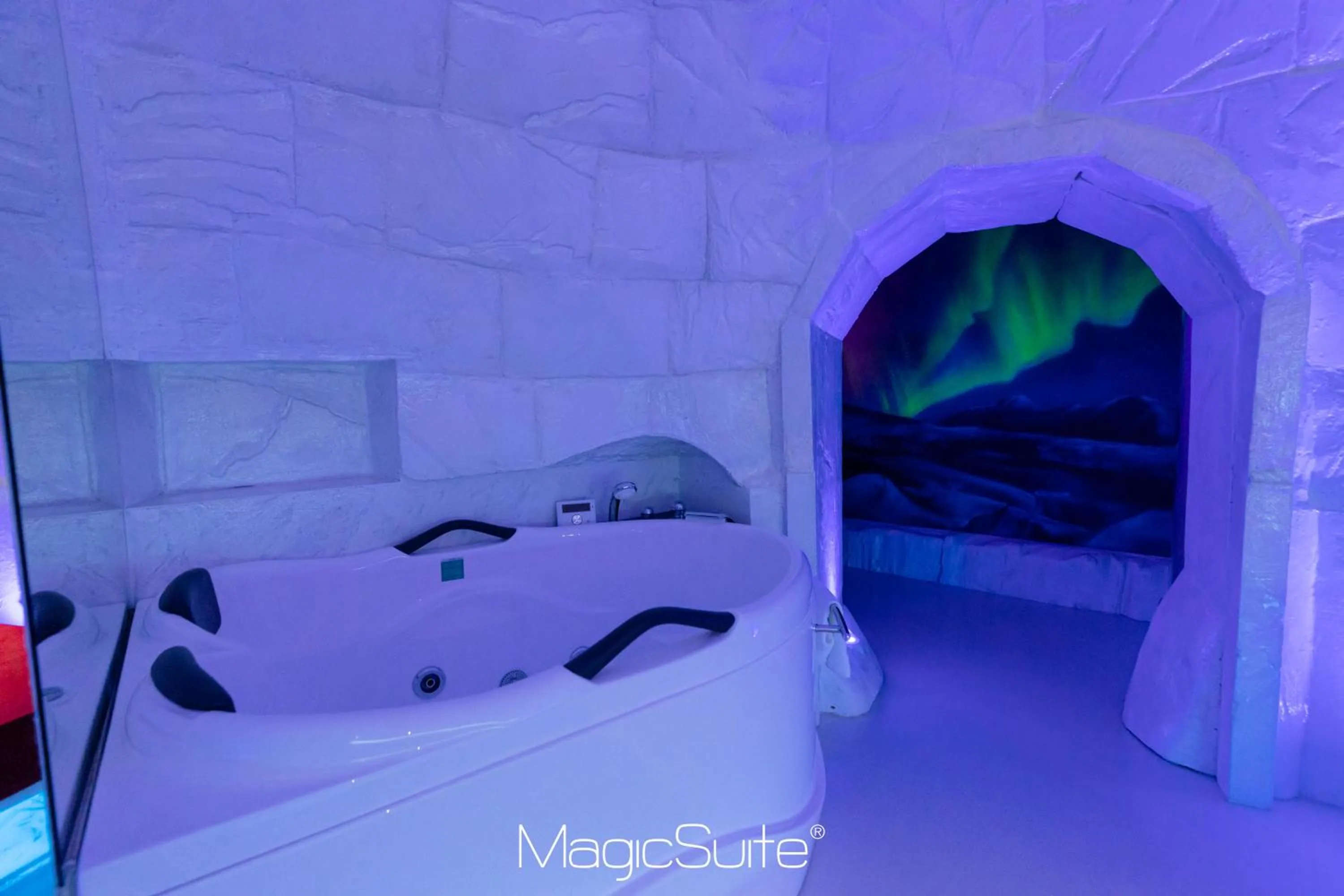 Hot Tub in Hotel Carosello