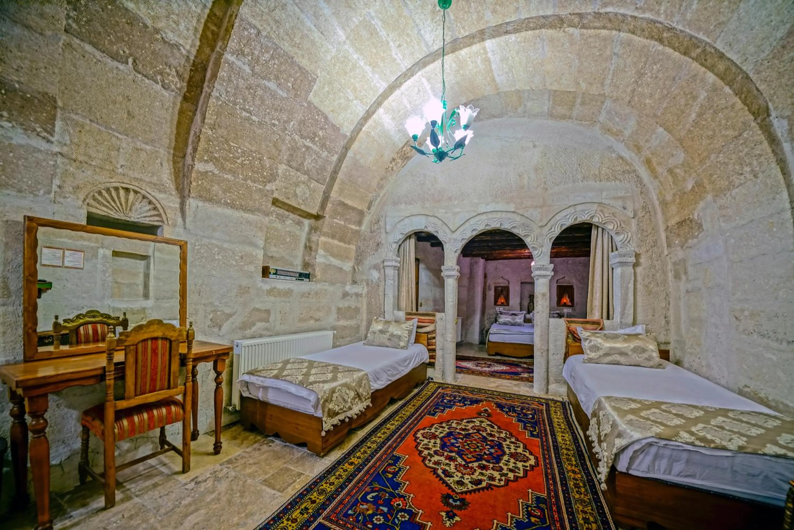 Photo of the whole room, Bed in Elysee Cave House