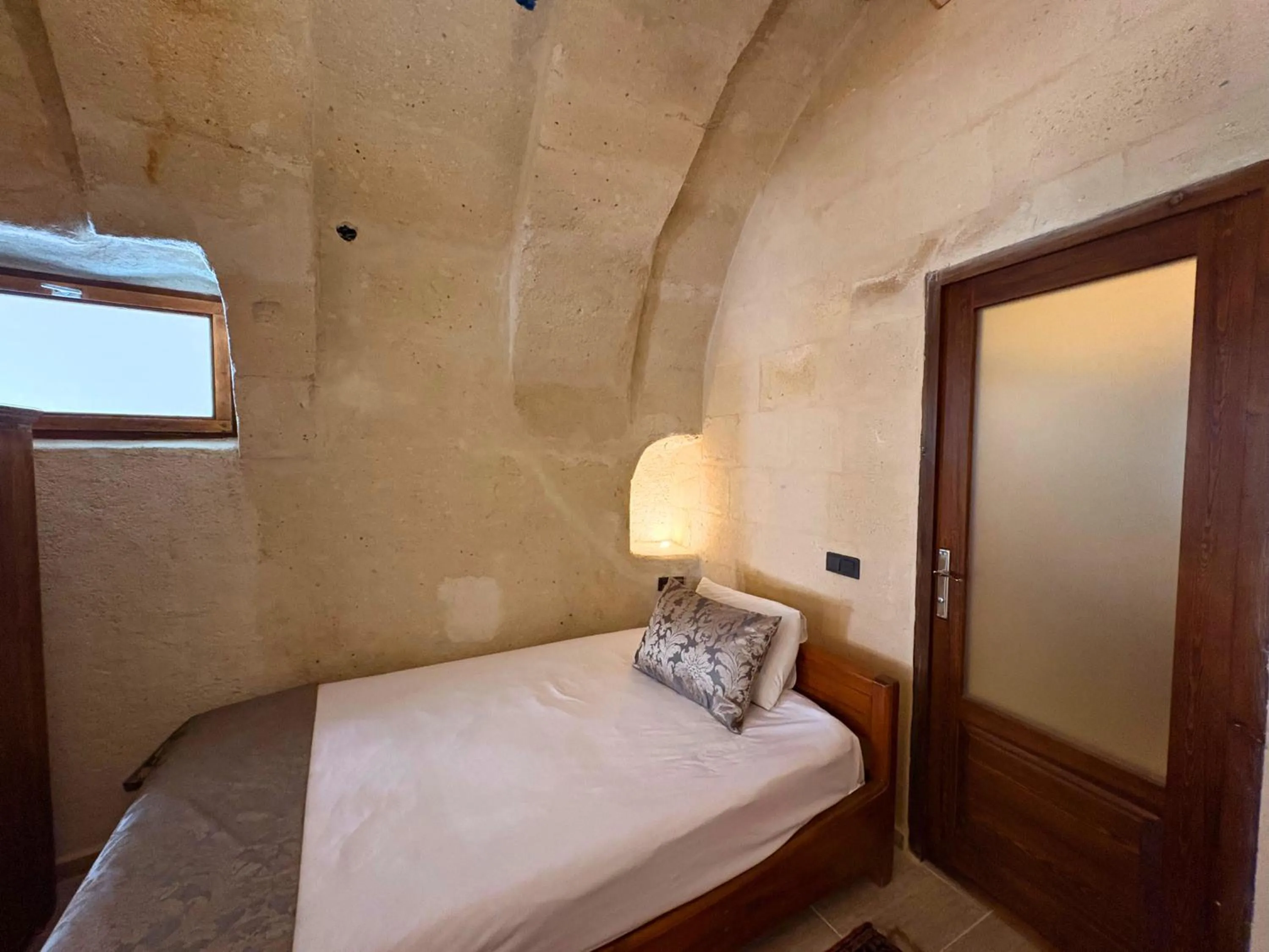 Bed in Elysee Cave House