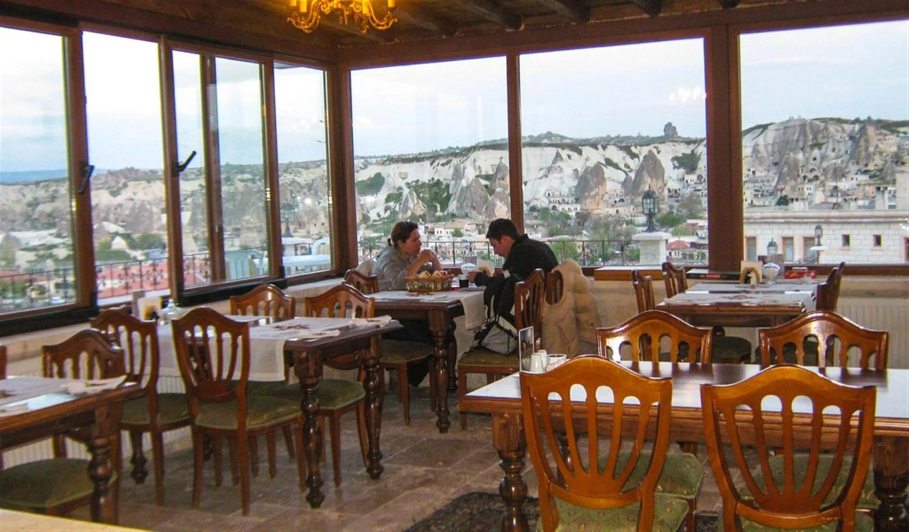 Restaurant/places to eat in Elysee Cave House