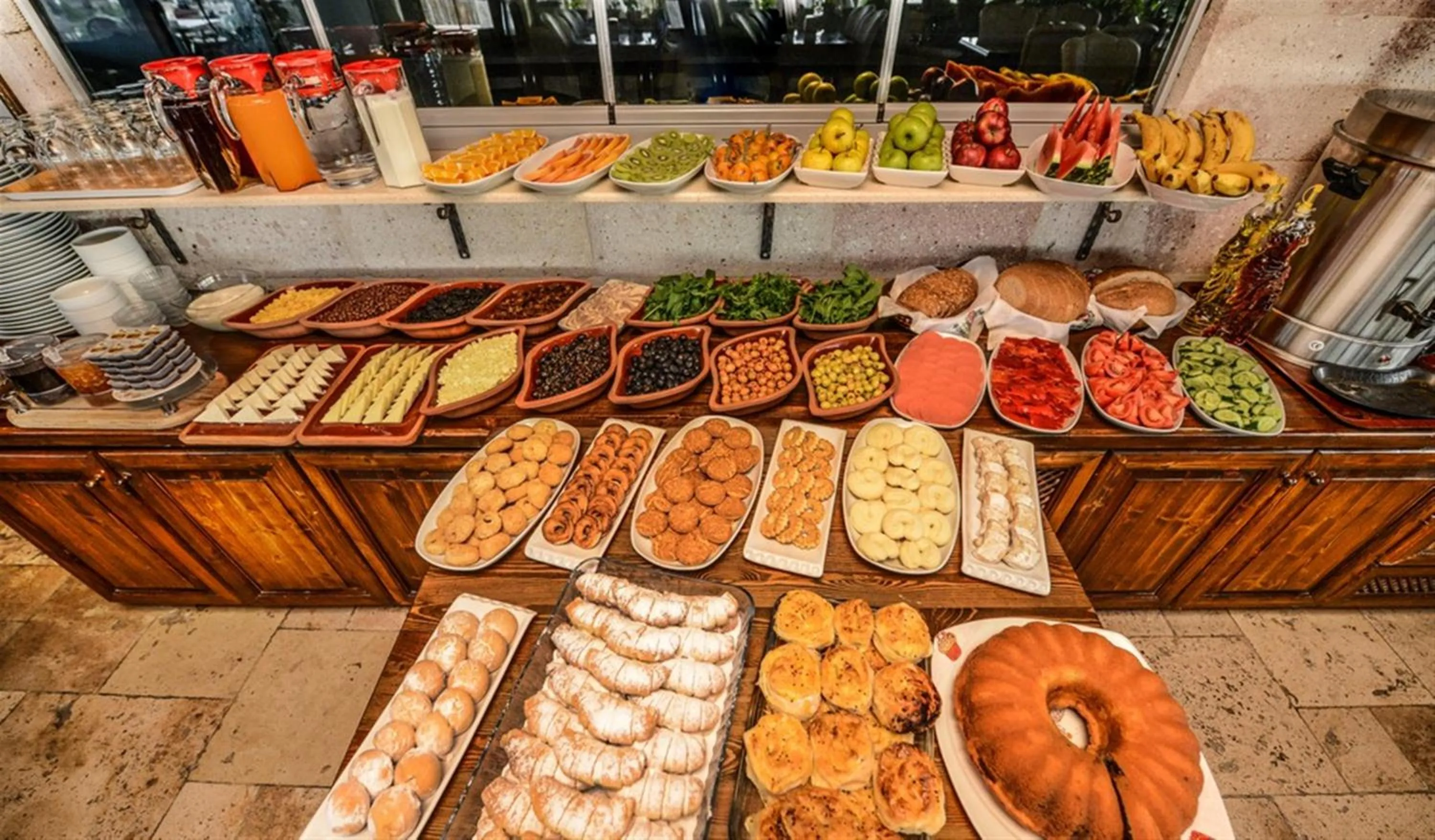 Buffet breakfast in Elysee Cave House