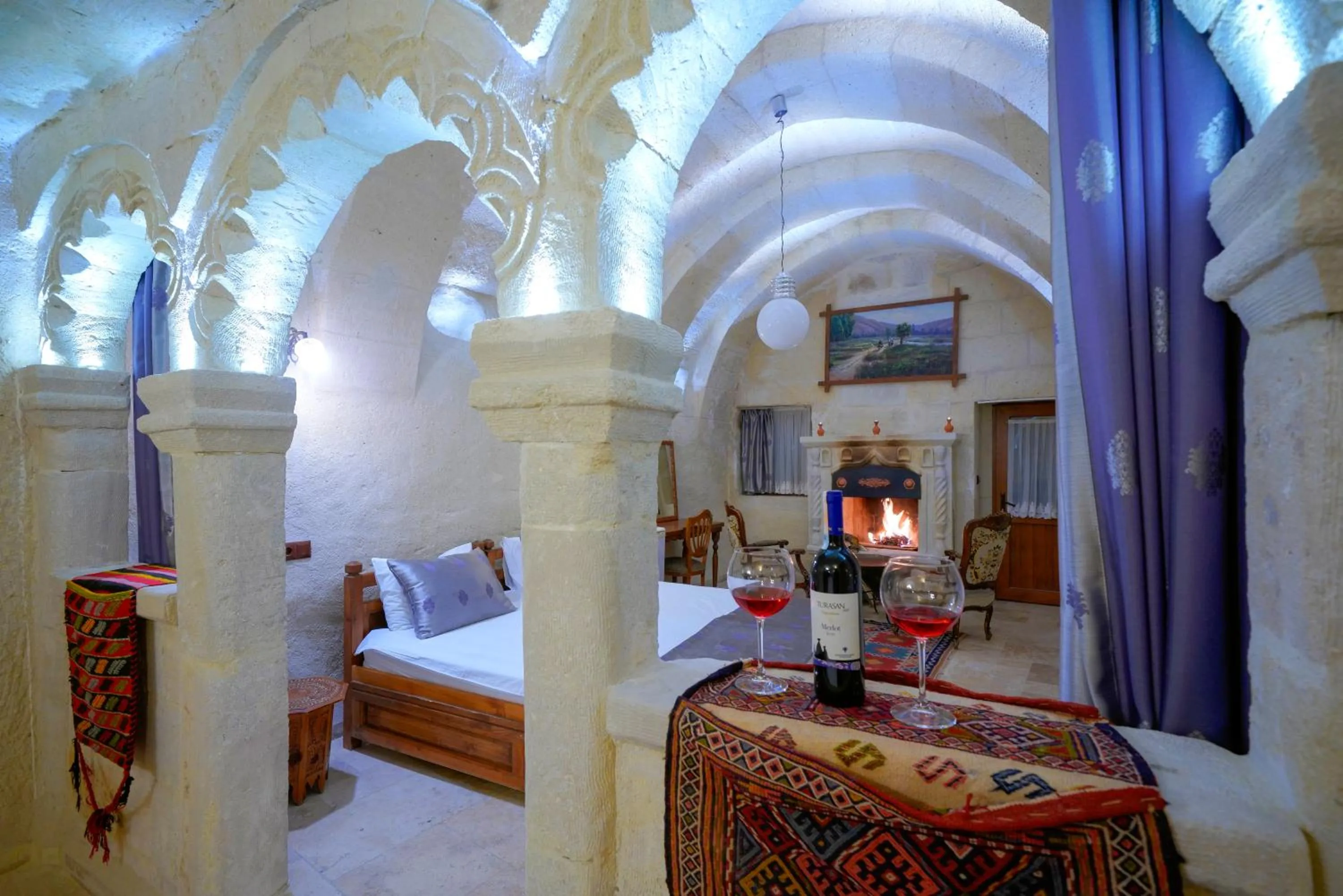 Bedroom, Bed in Elysee Cave House