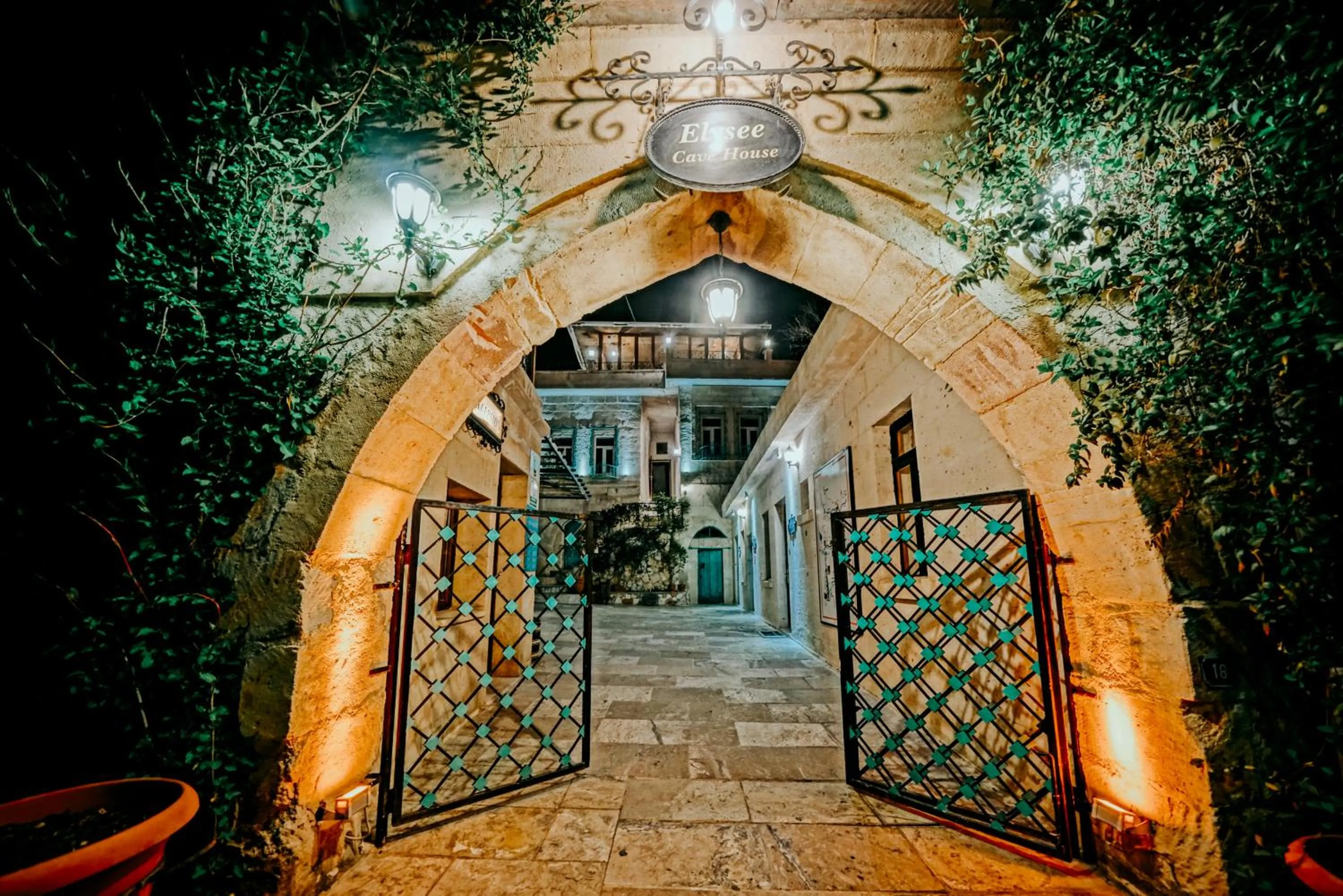 Property building in Elysee Cave House