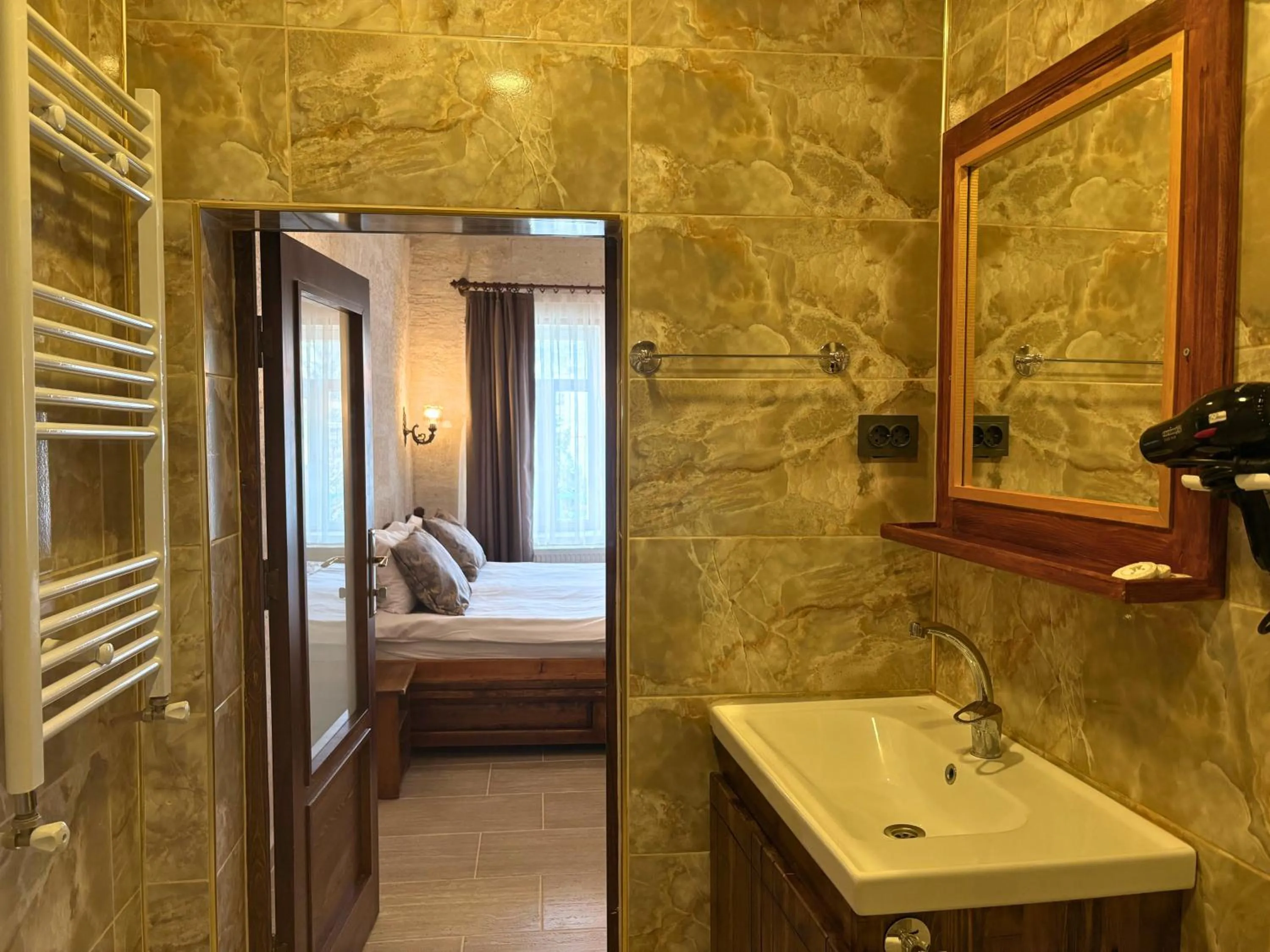 Bathroom, Bed in Elysee Cave House
