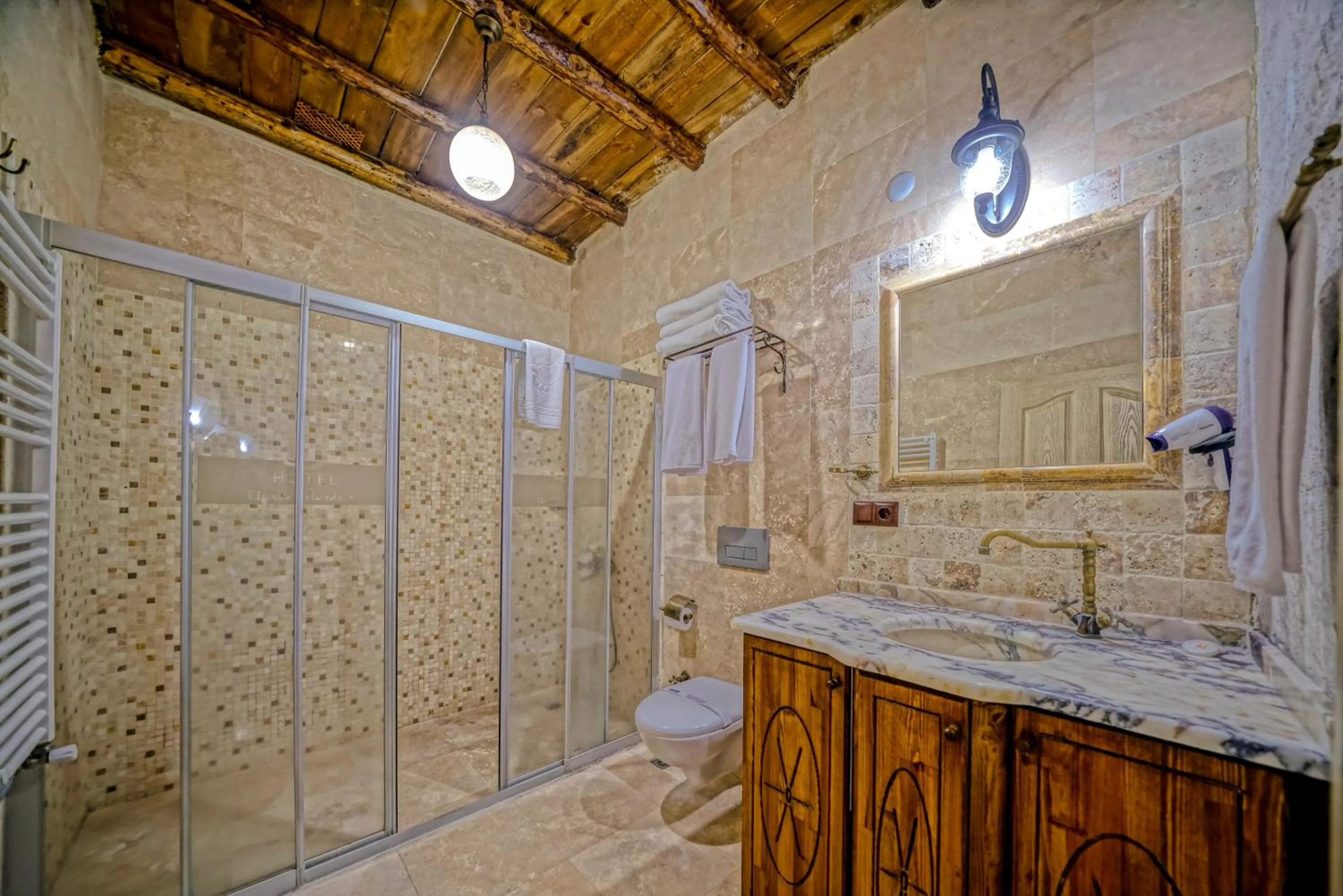 Massage in Elysee Cave House