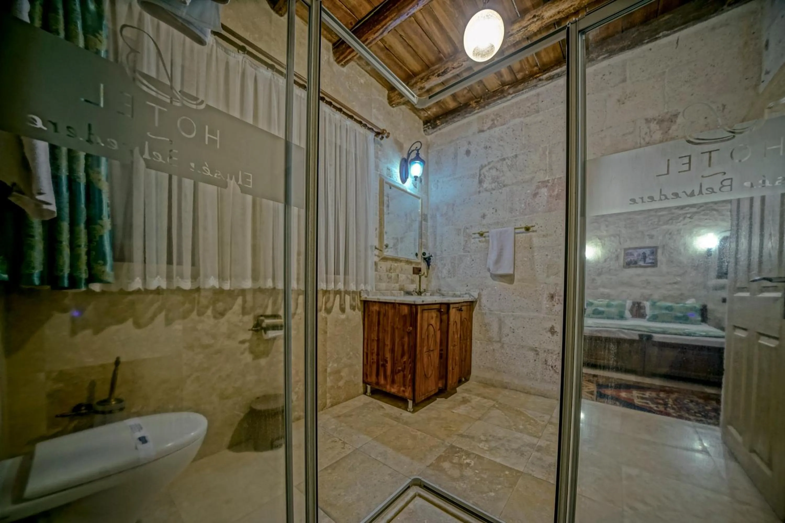 Massage in Elysee Cave House