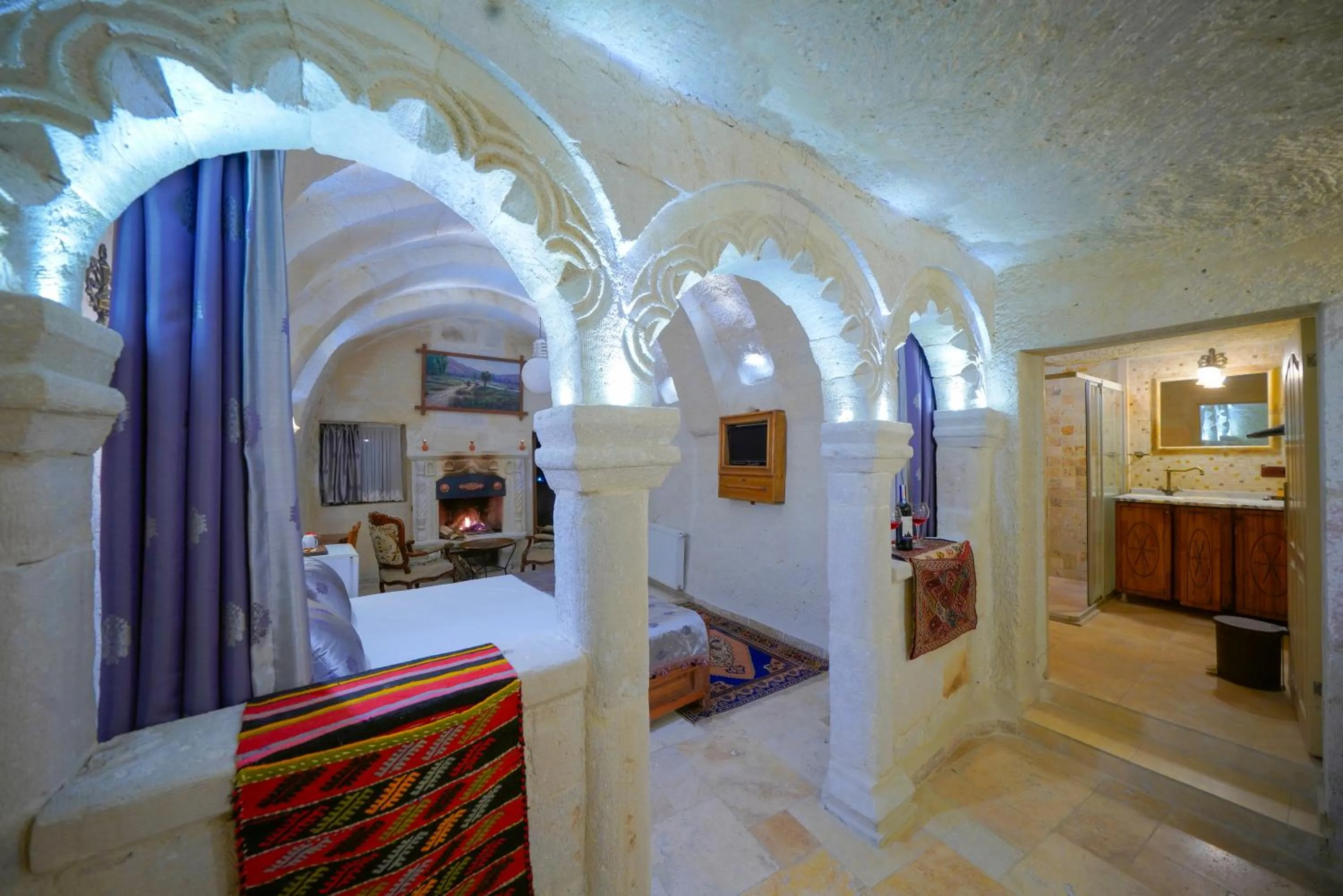 Massage, Bed in Elysee Cave House