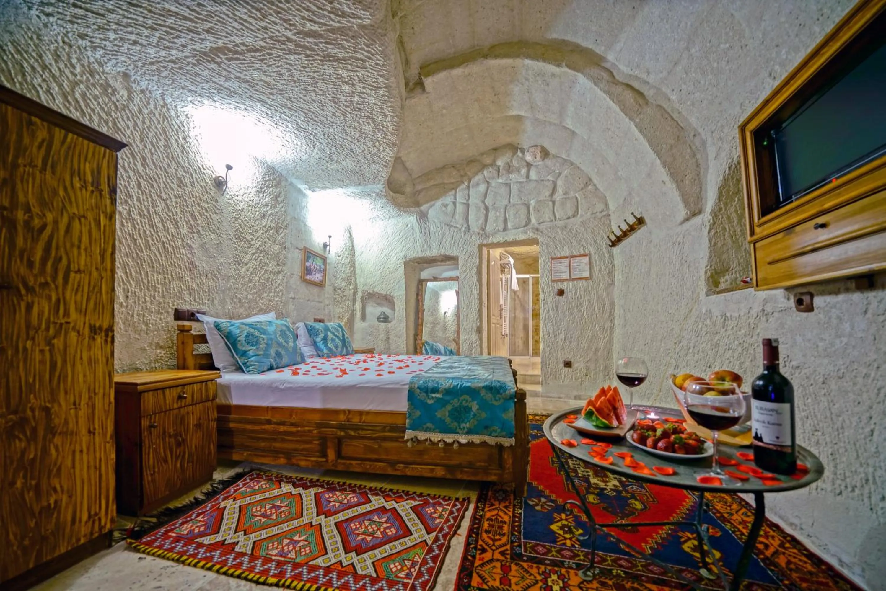 Bed in Elysee Cave House