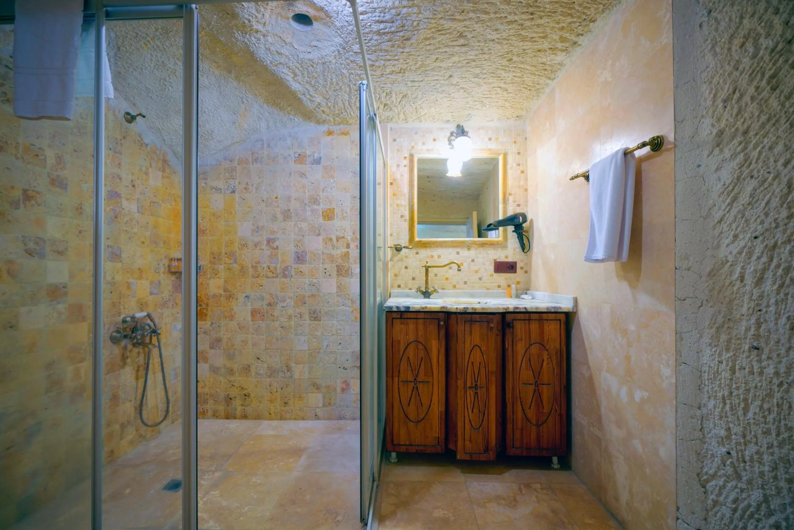 Shower in Elysee Cave House